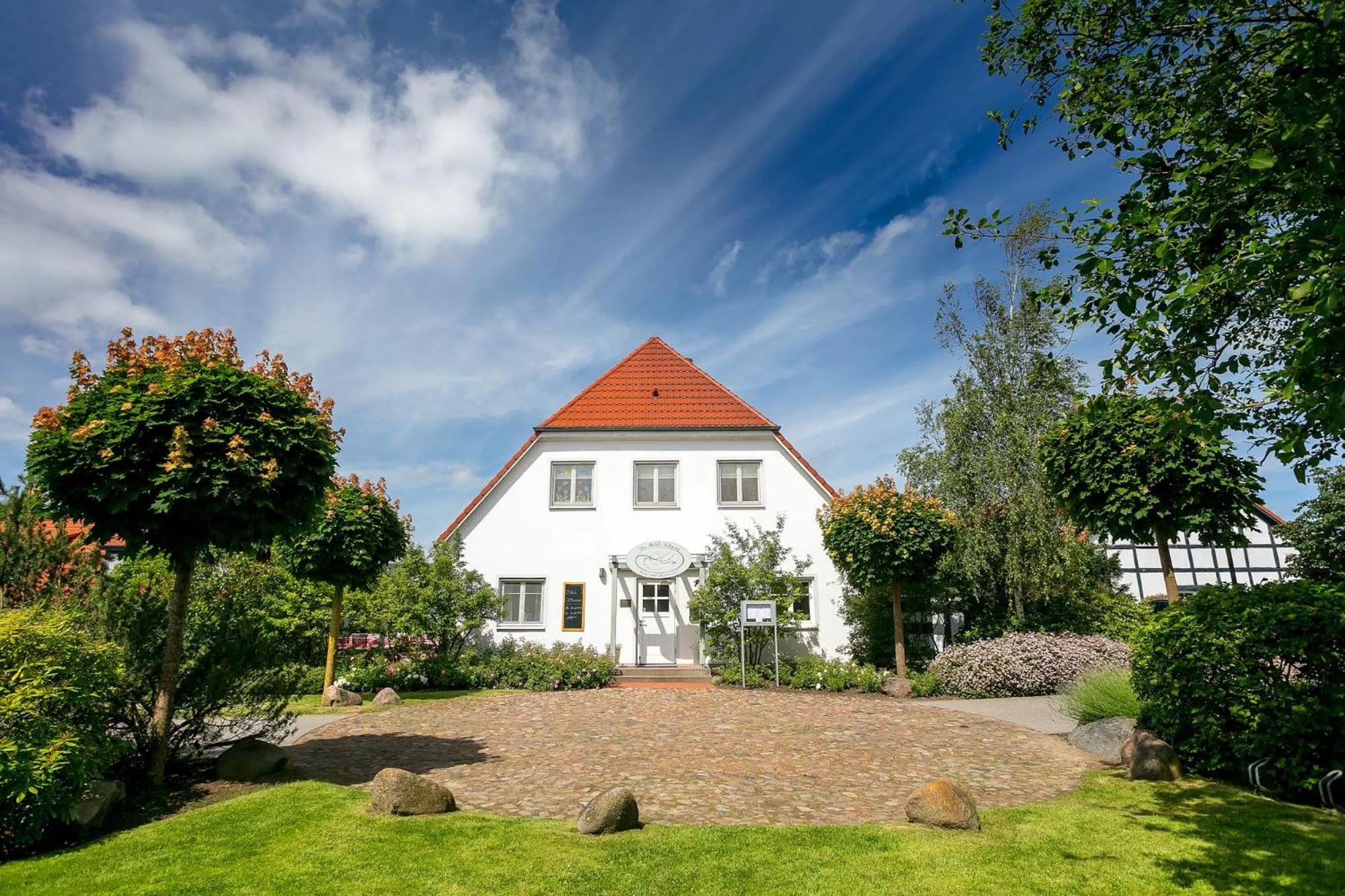 Facade/entrance in H.W.S. Hotel Der Wilde Schwan