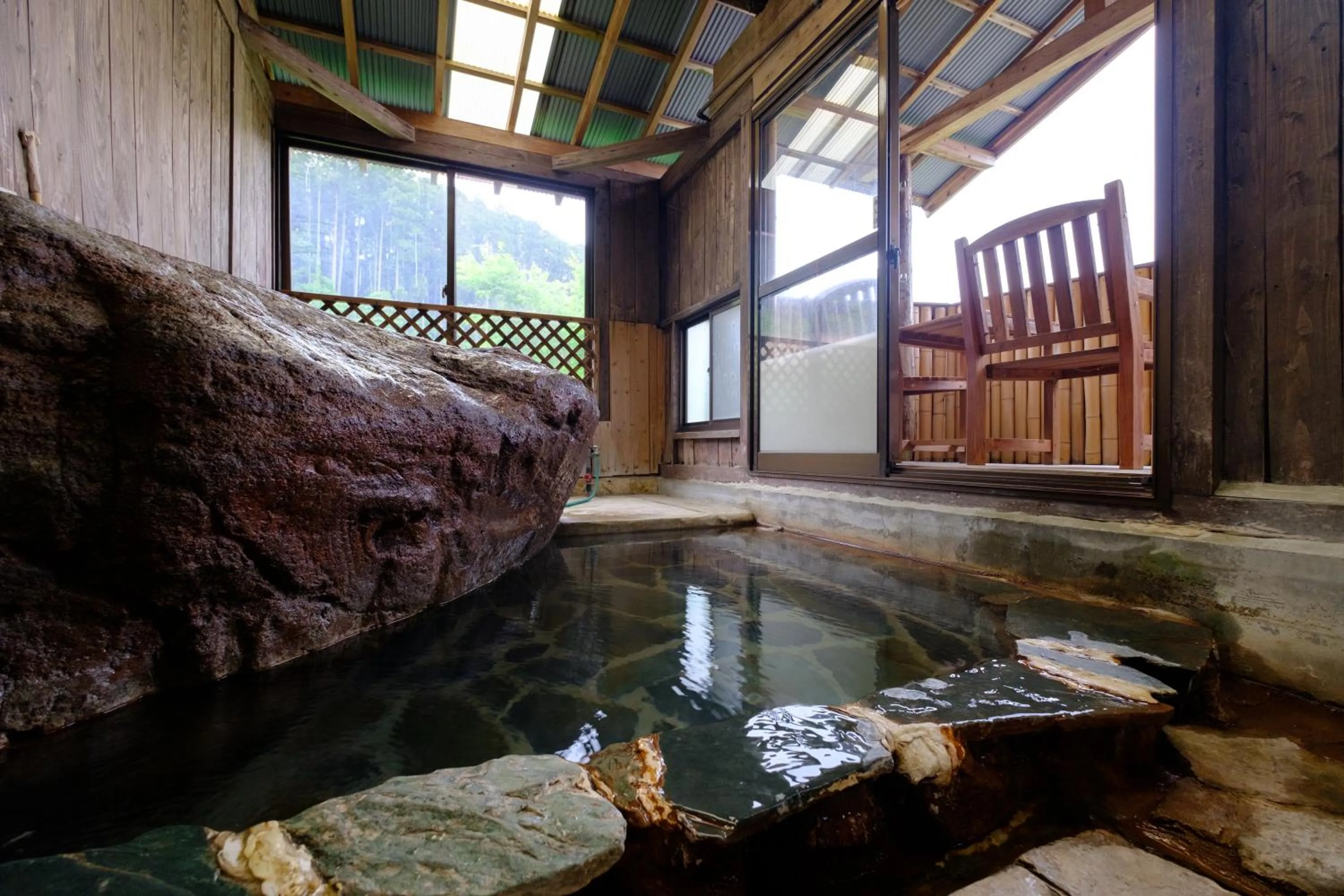 Hot Spring Bath in Yufuin Inakamura Inakaso