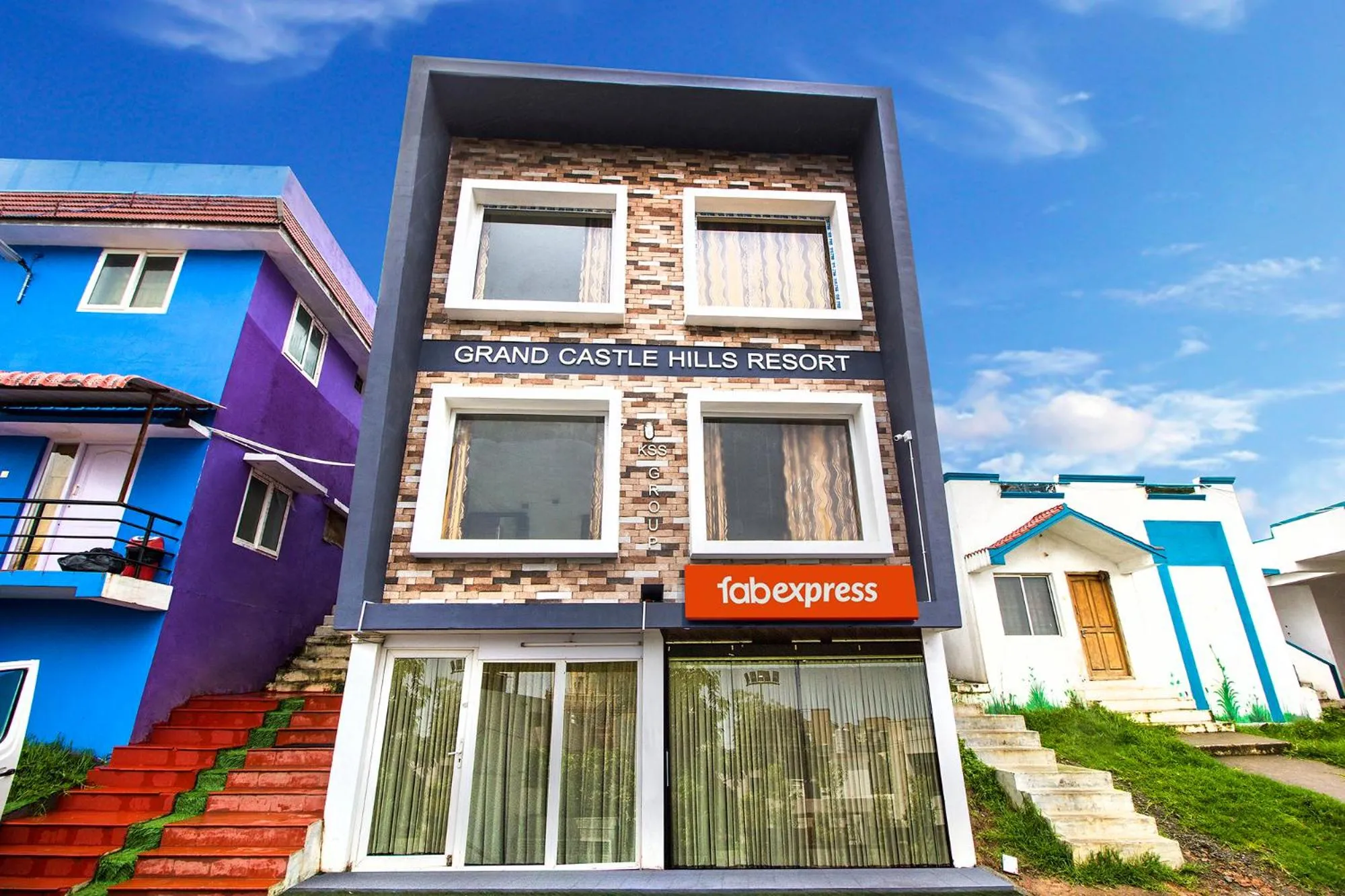 Facade/entrance in FabExpress Grand Castle Hill Resorts - Ooty Lake - 800m