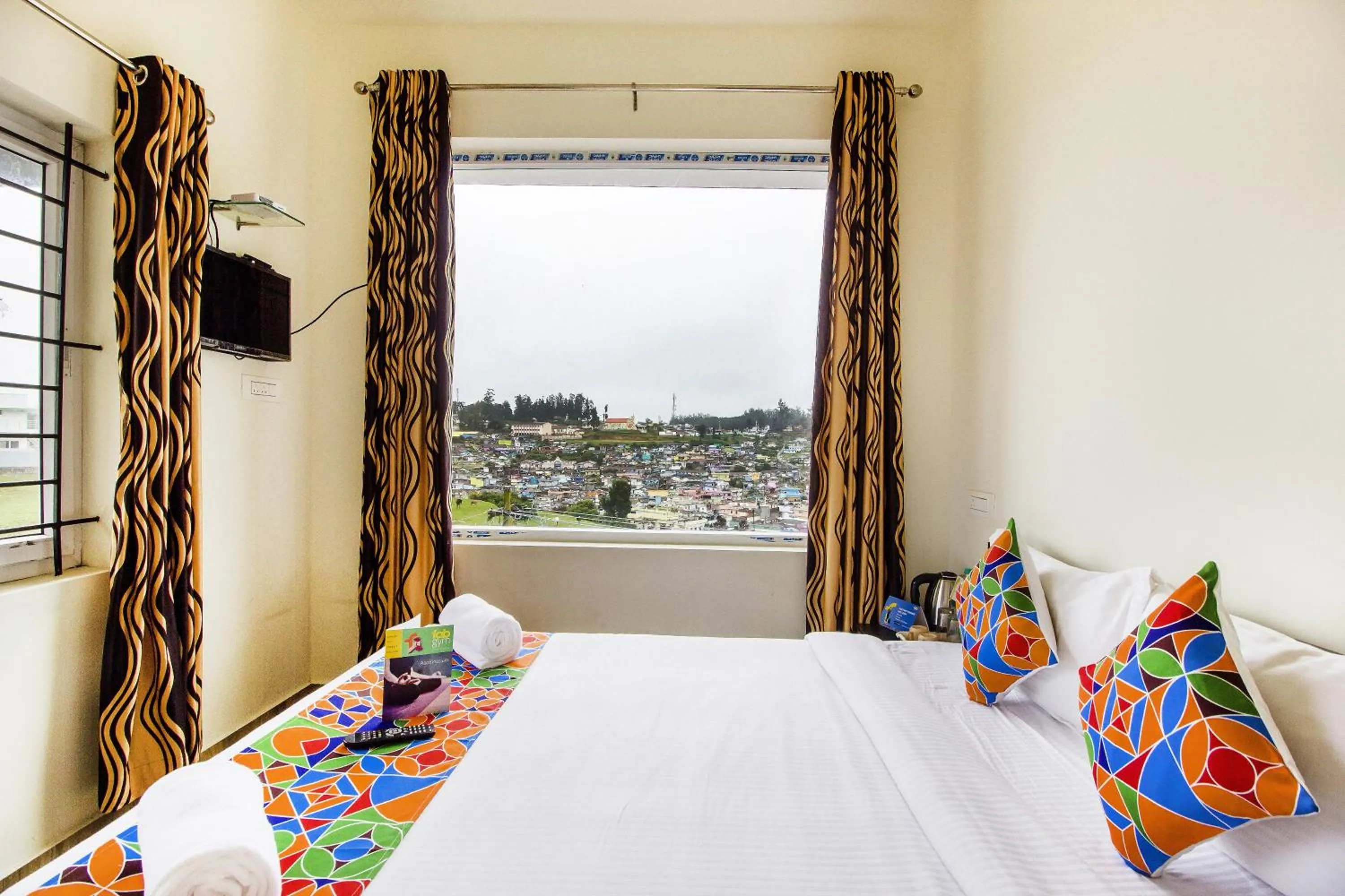 Bedroom in FabExpress Grand Castle Hill Resorts - Ooty Lake - 800m