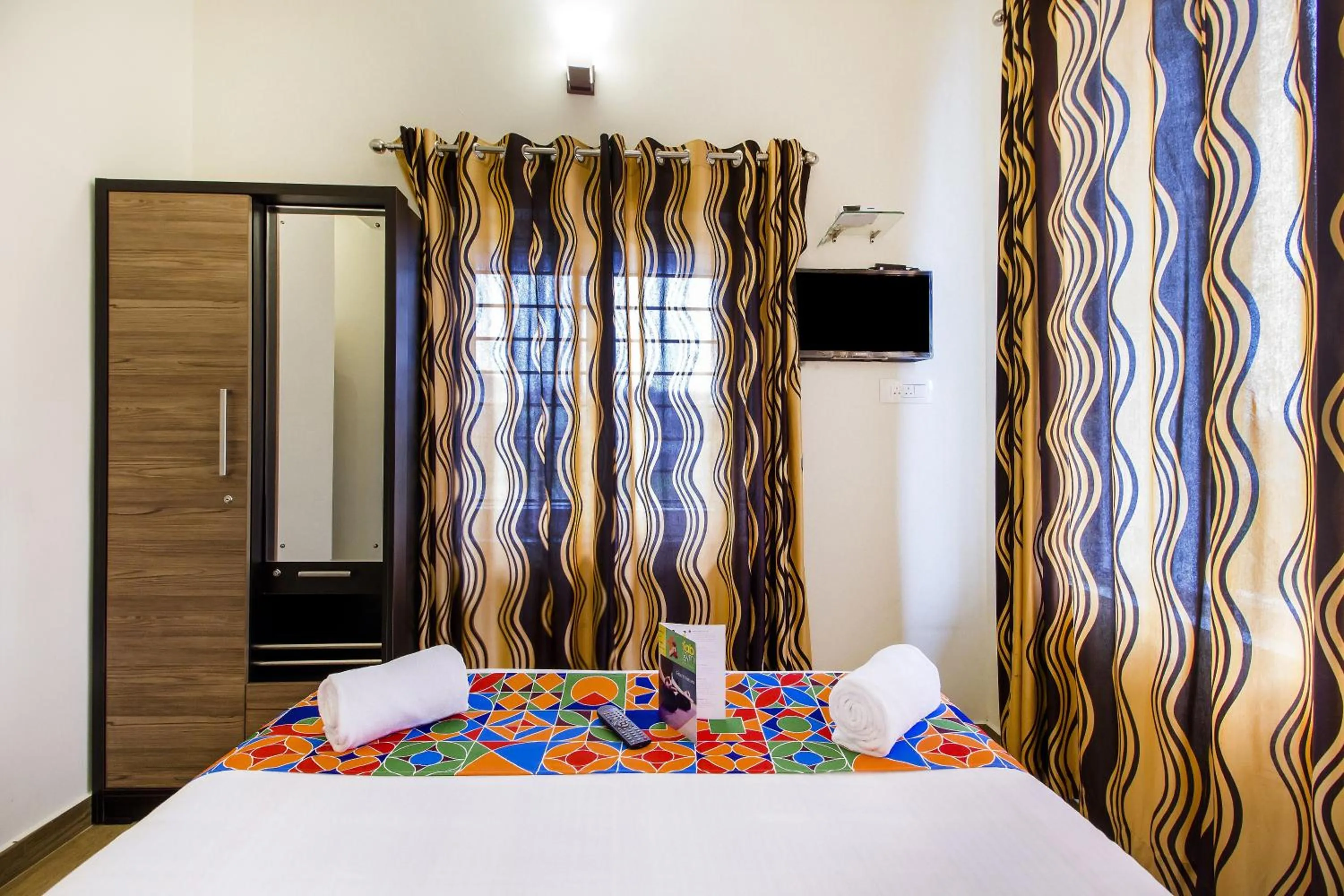 Bedroom in FabExpress Grand Castle Hill Resorts - Ooty Lake - 800m