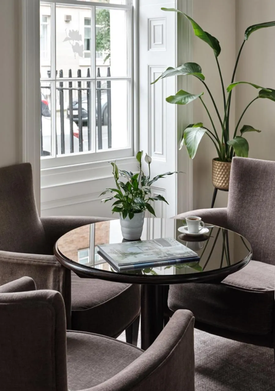 Seating area in Montagu Place Hotel