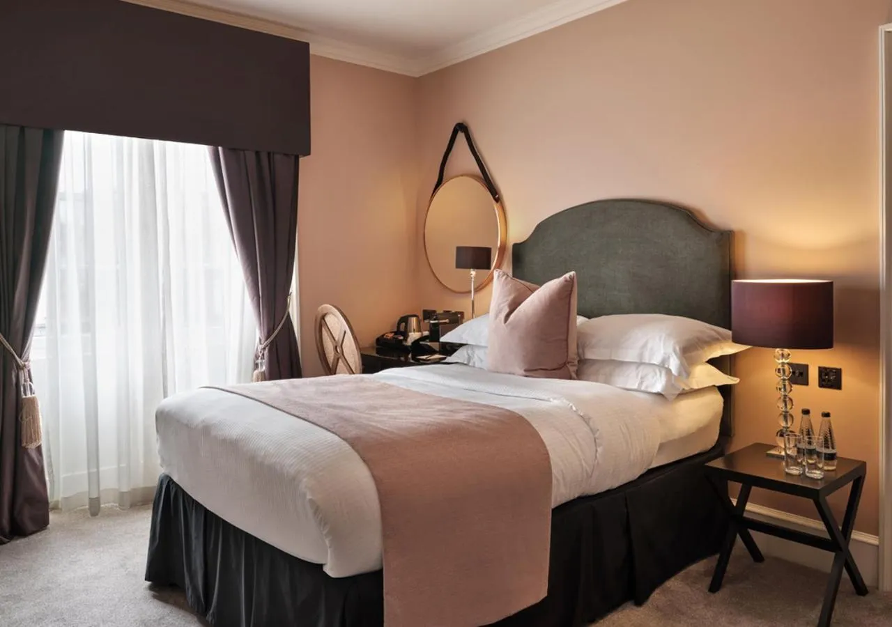 Bedroom, Bed in Montagu Place Hotel