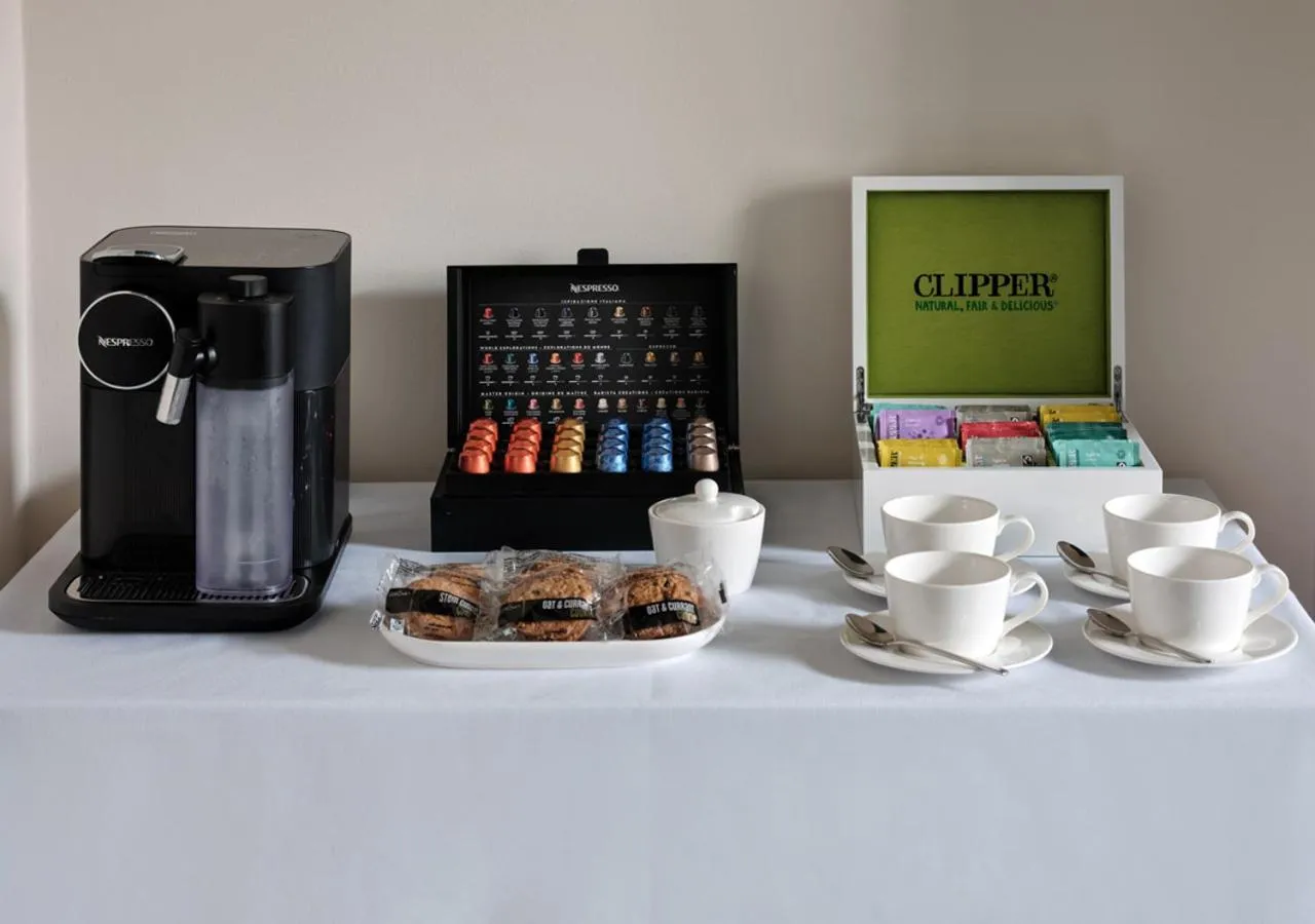 Coffee/tea facilities in Montagu Place Hotel