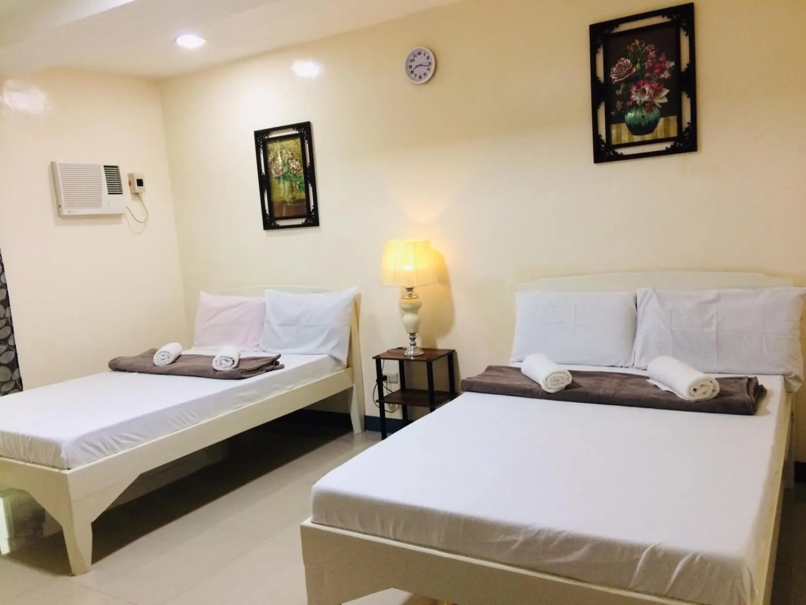 Bed in B&J Guesthouse and Tours