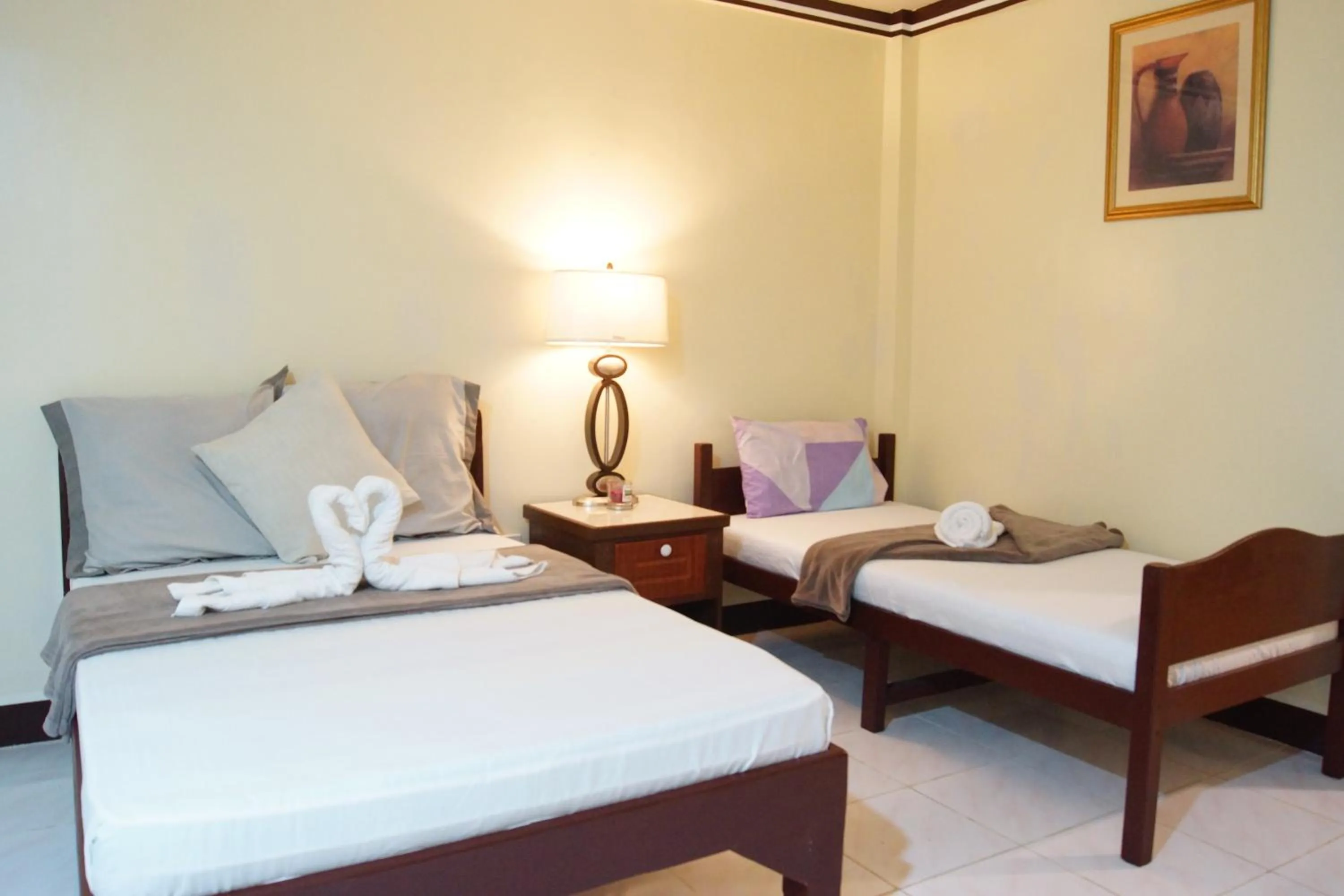 Bed in B&J Guesthouse and Tours
