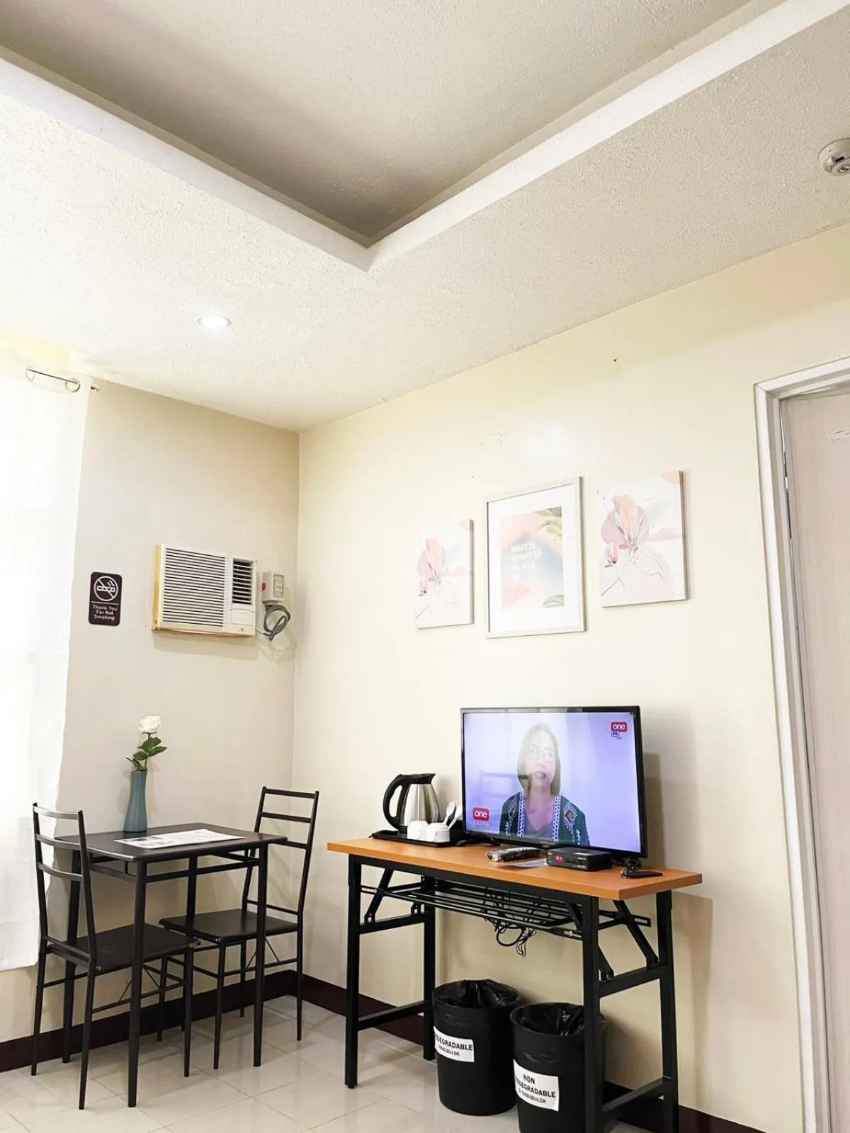 TV and multimedia in B&J Guesthouse and Tours