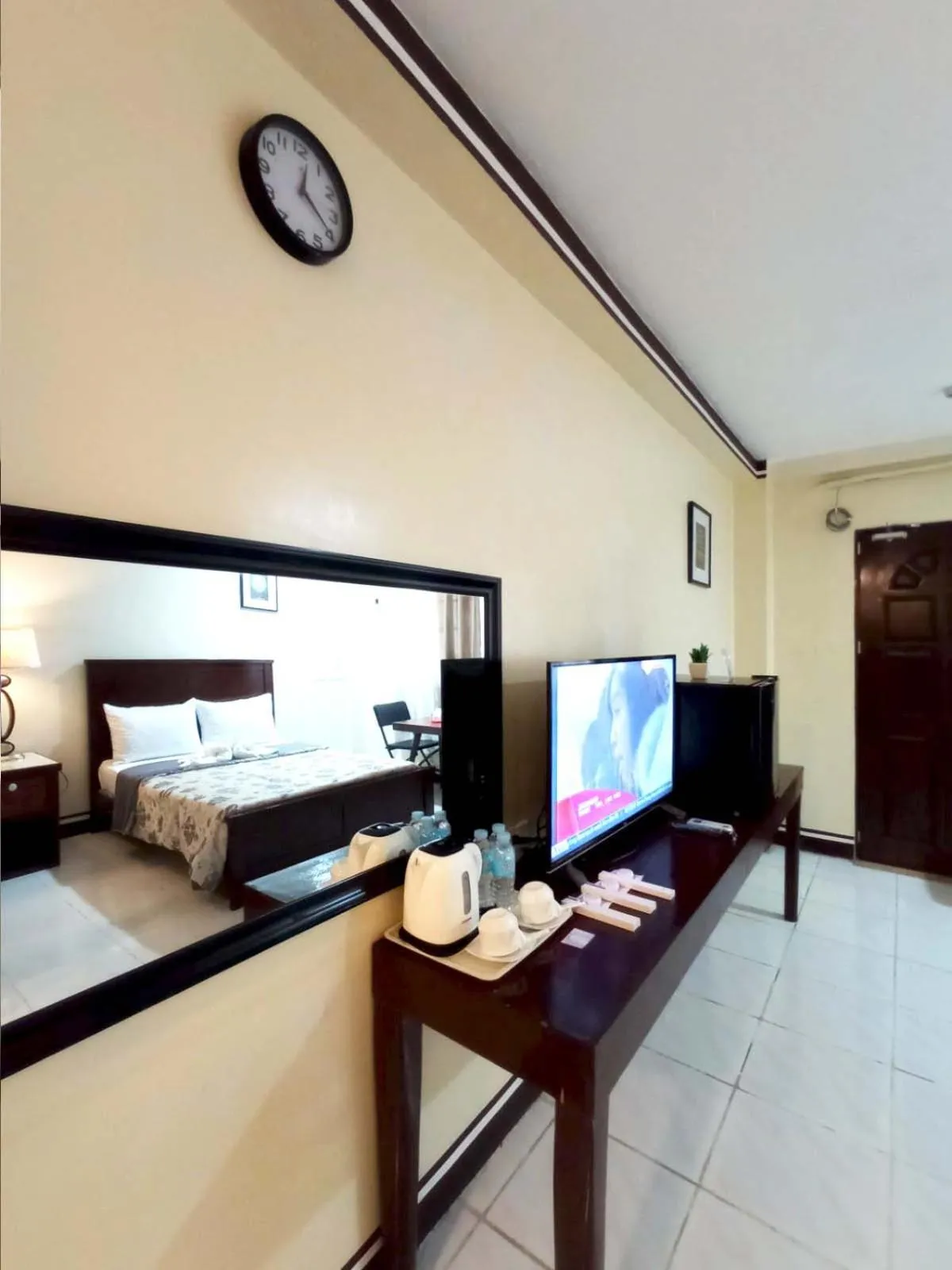 TV and multimedia, Bed in B&J Guesthouse and Tours