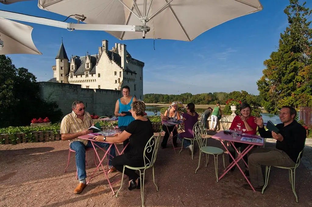 Restaurant/places to eat in Logis Hôtel Le Bussy