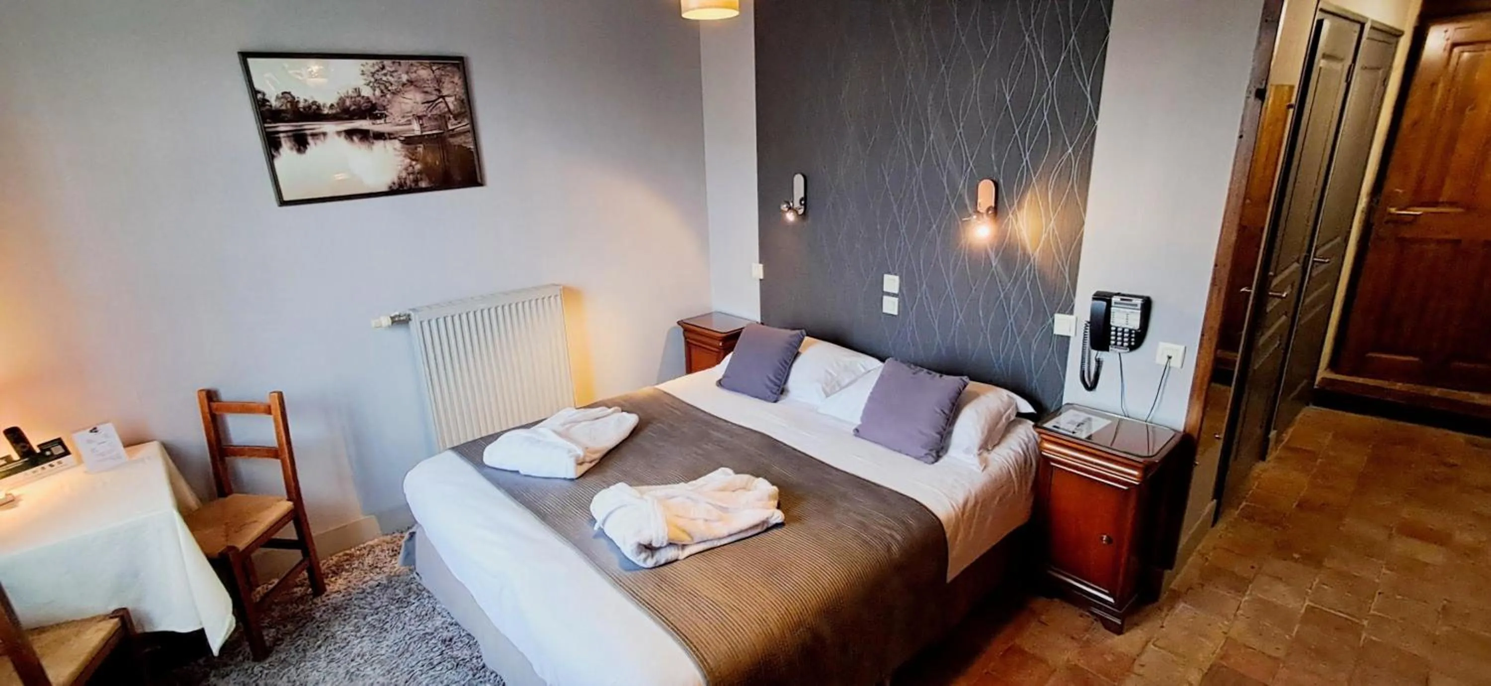 Bed in Logis Hôtel Le Bussy