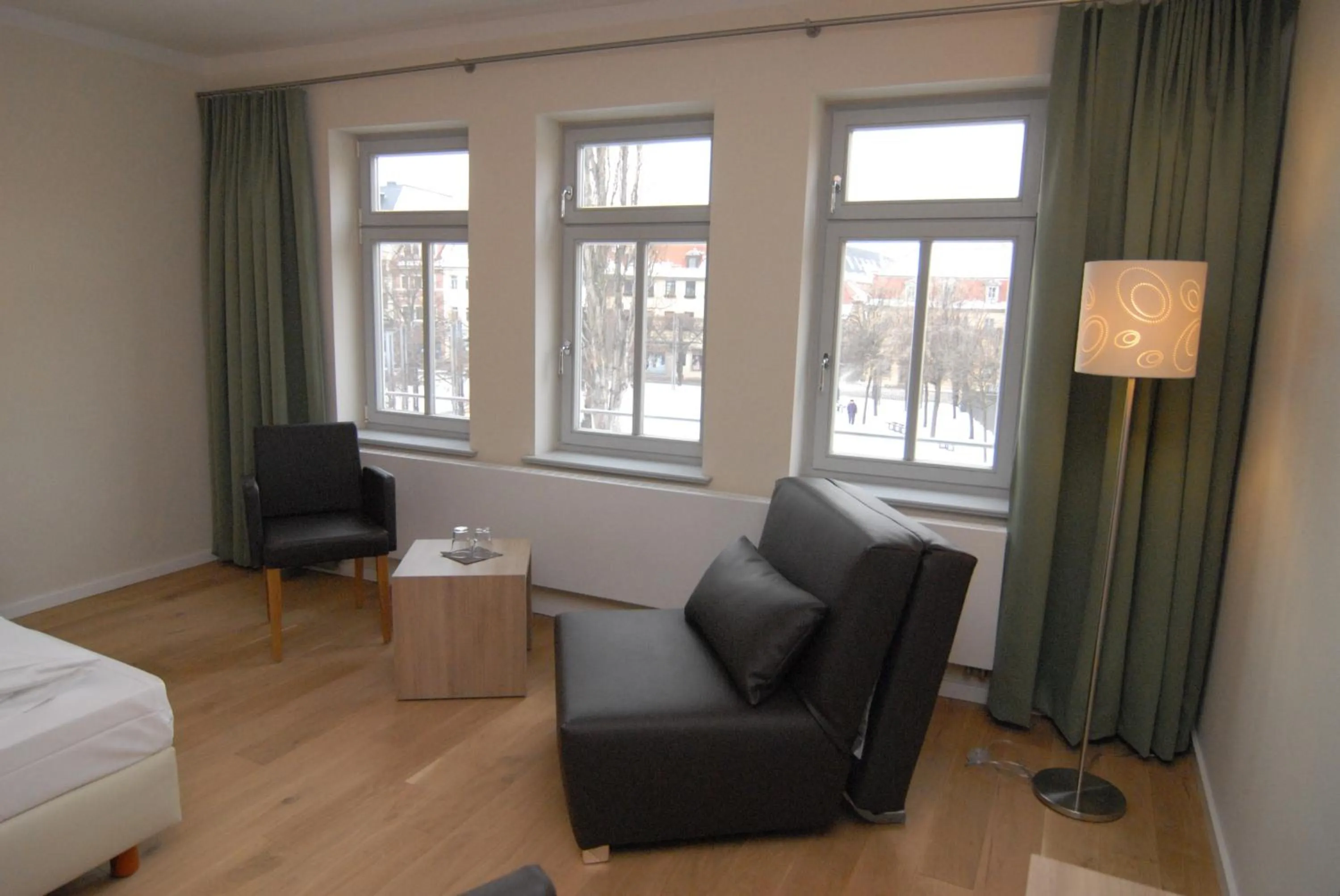 Seating area, Bed in Hotel am Goethehaus
