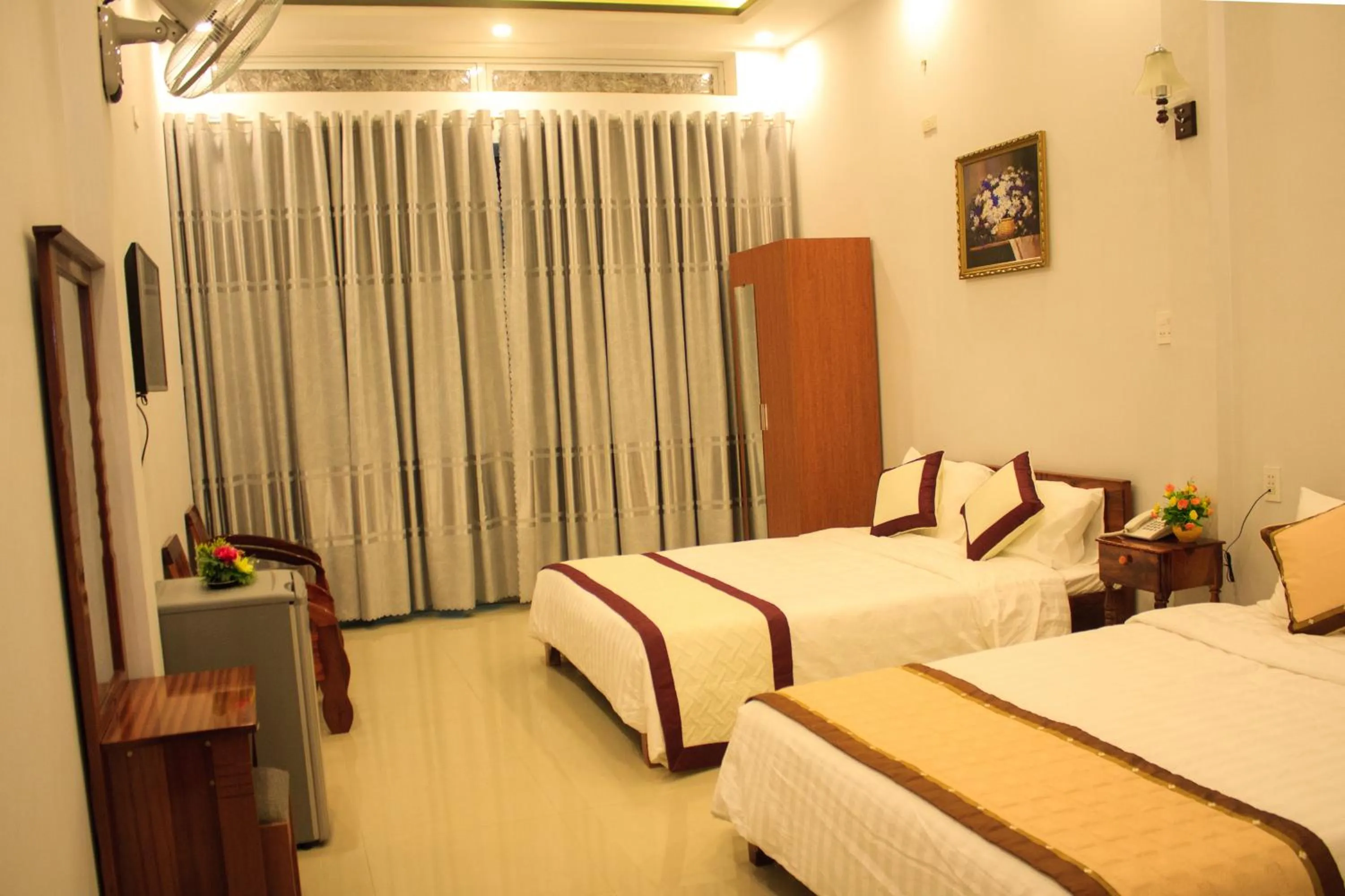 Property building, Bed in Mai Tra Hotel