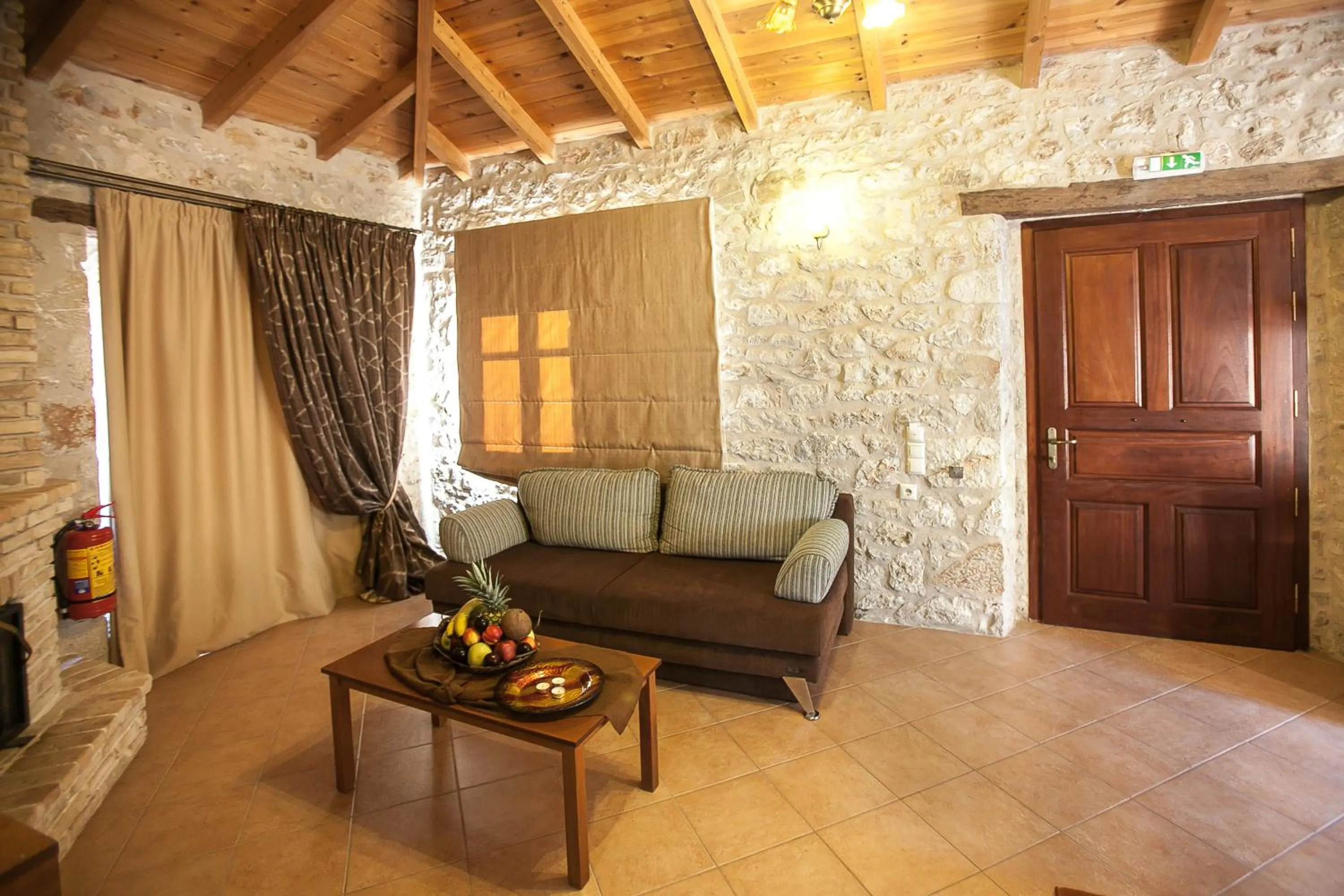 Photo of the whole room in Anigraia