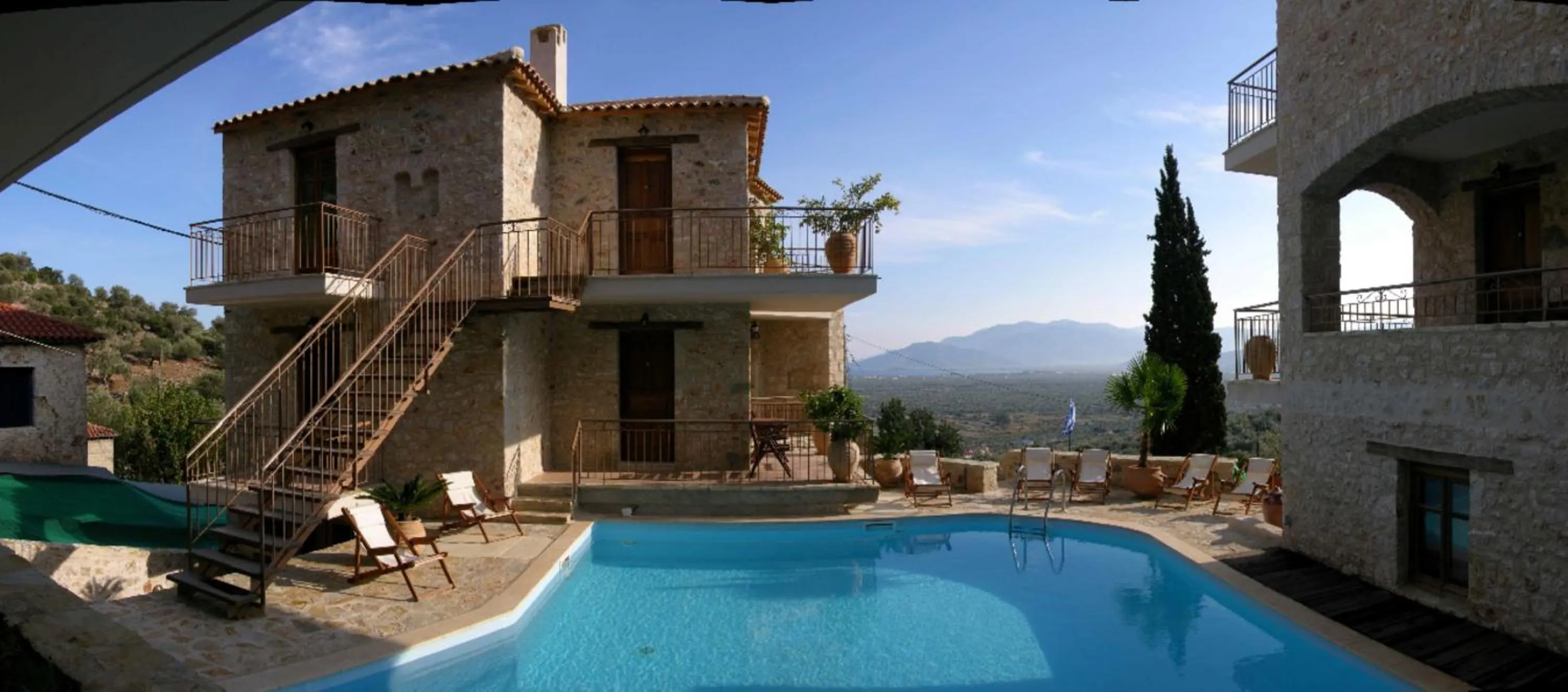 Swimming pool in Anigraia