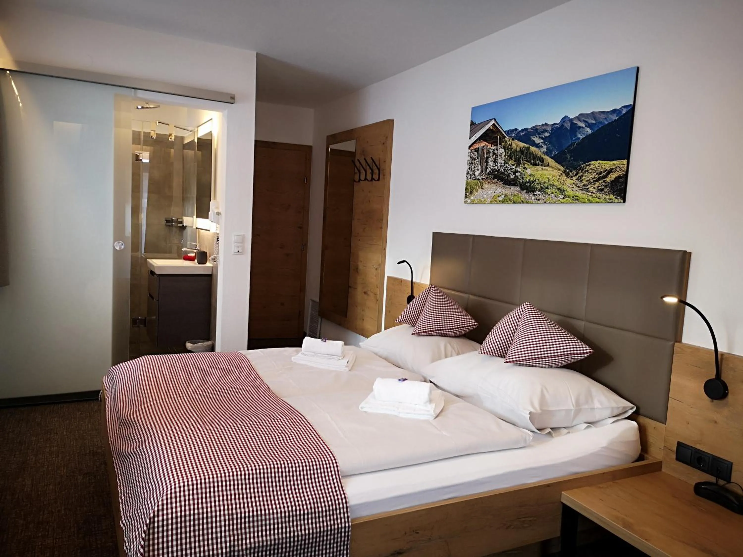 Photo of the whole room, Bed in Hotel Aschauer Hof z'Fritzn