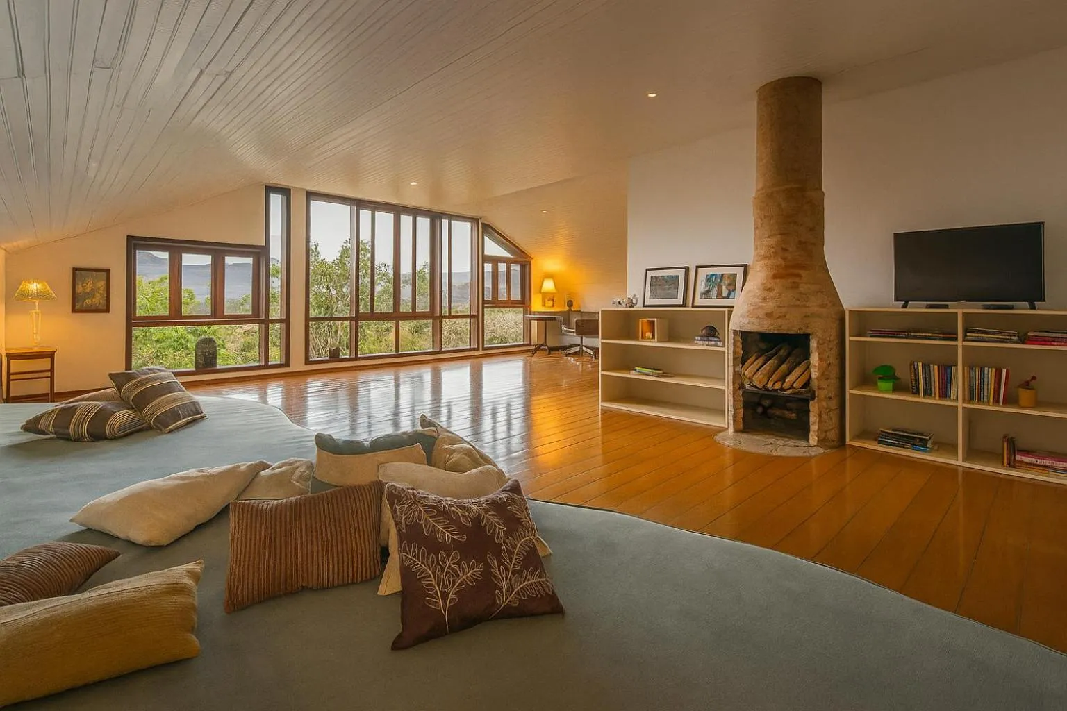 Communal lounge/ TV room in Pousada Maya