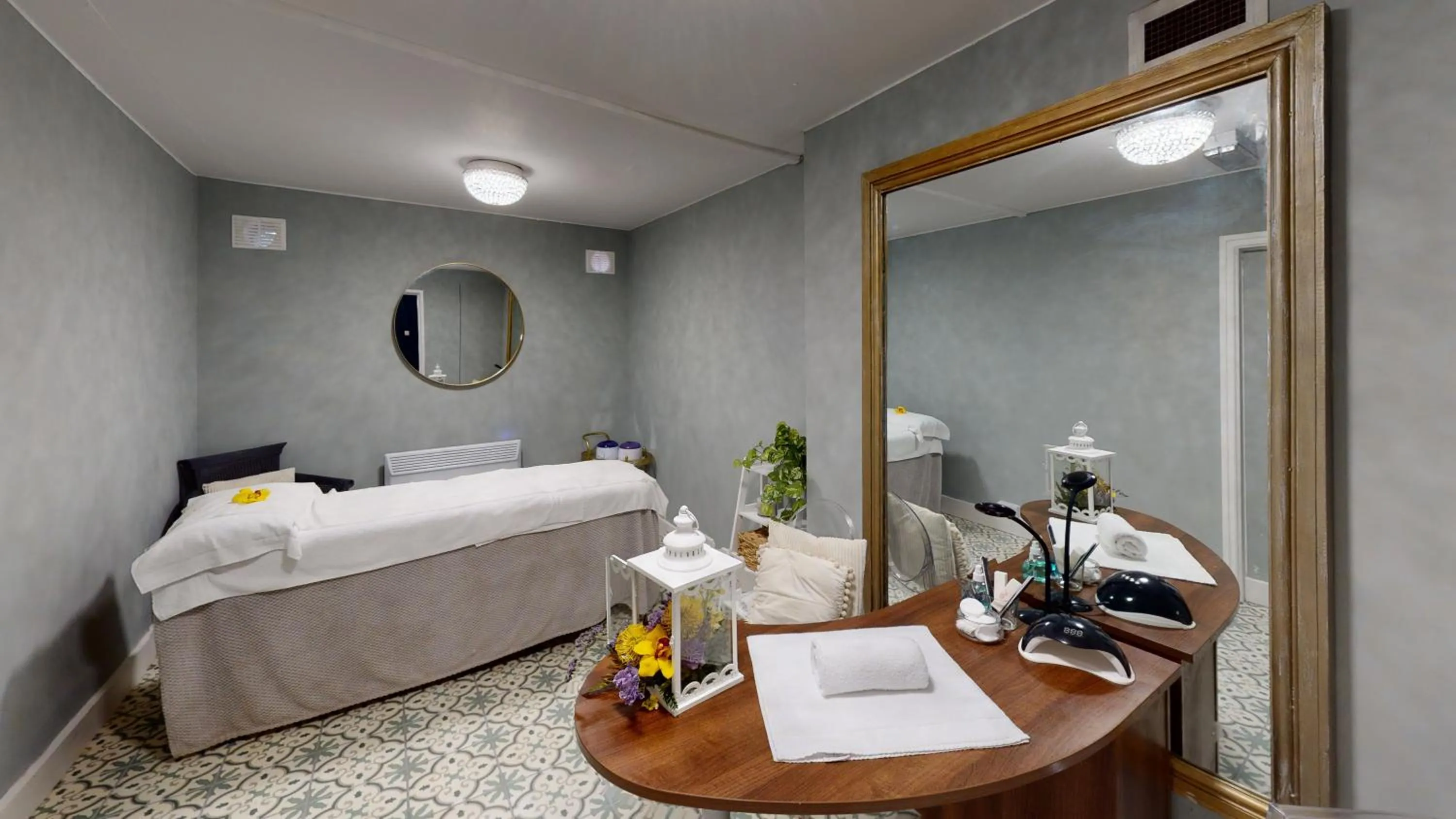 Bed in Peterstone Court Country House Restaurant & Spa