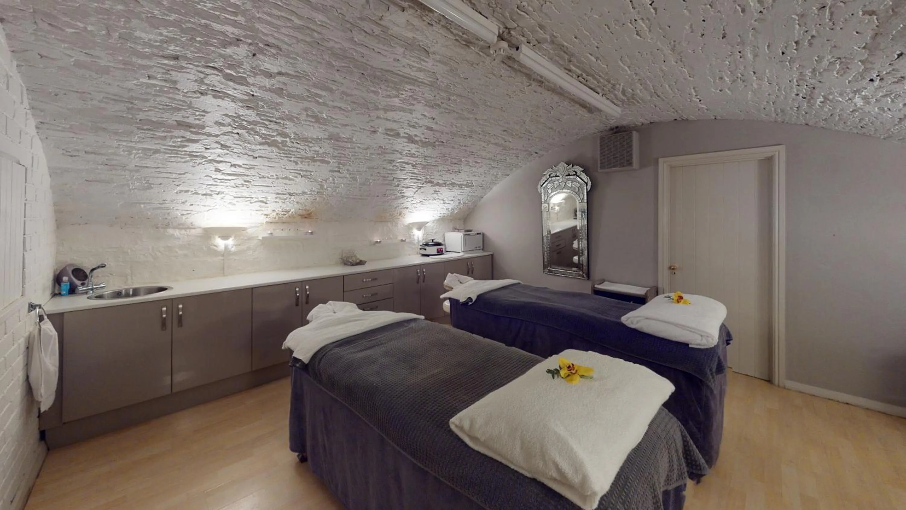 Bed in Peterstone Court Country House Restaurant & Spa