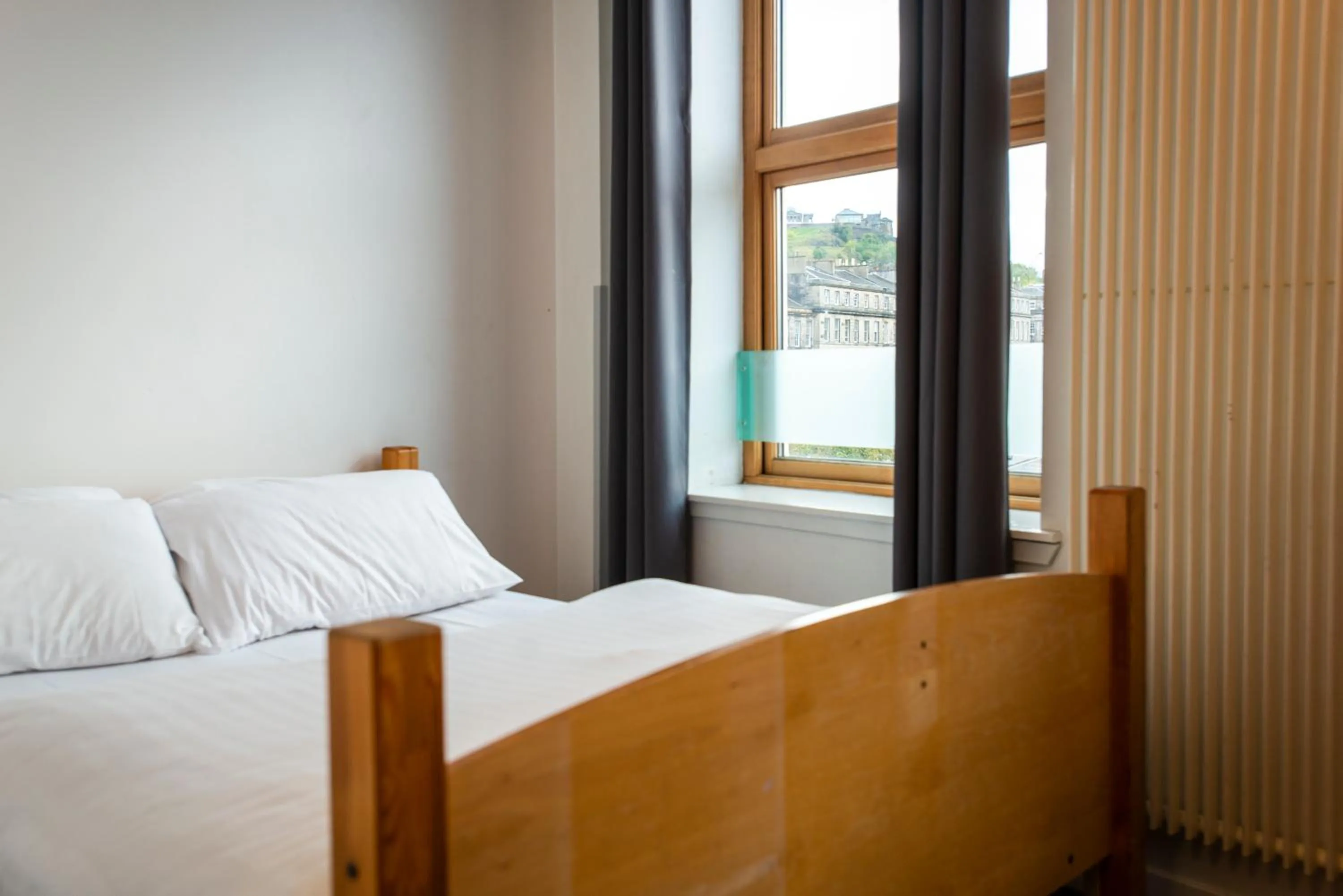 Bedroom, Bed in Edinburgh Central Accommodation