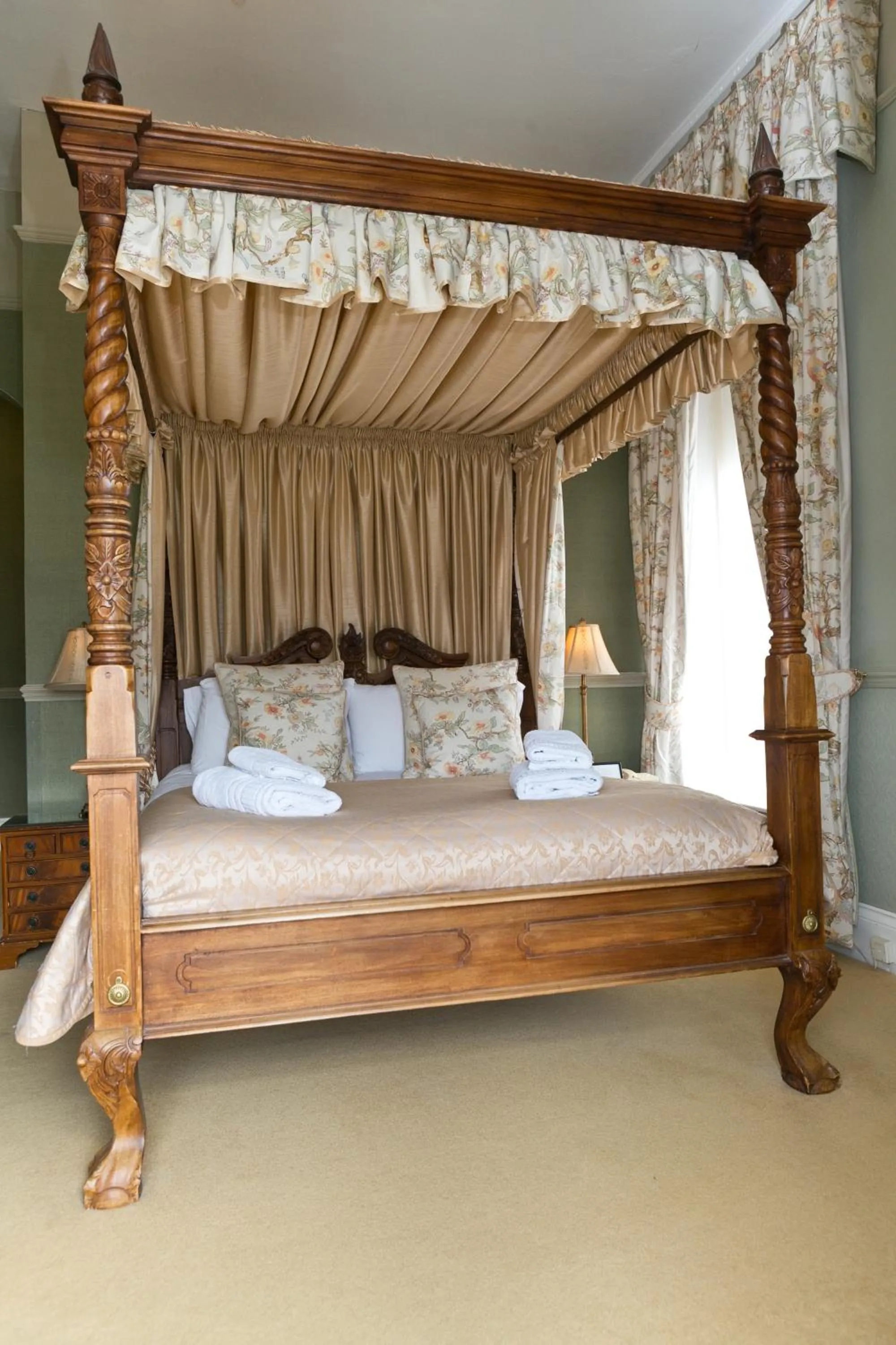 Bed in The Manor Hotel