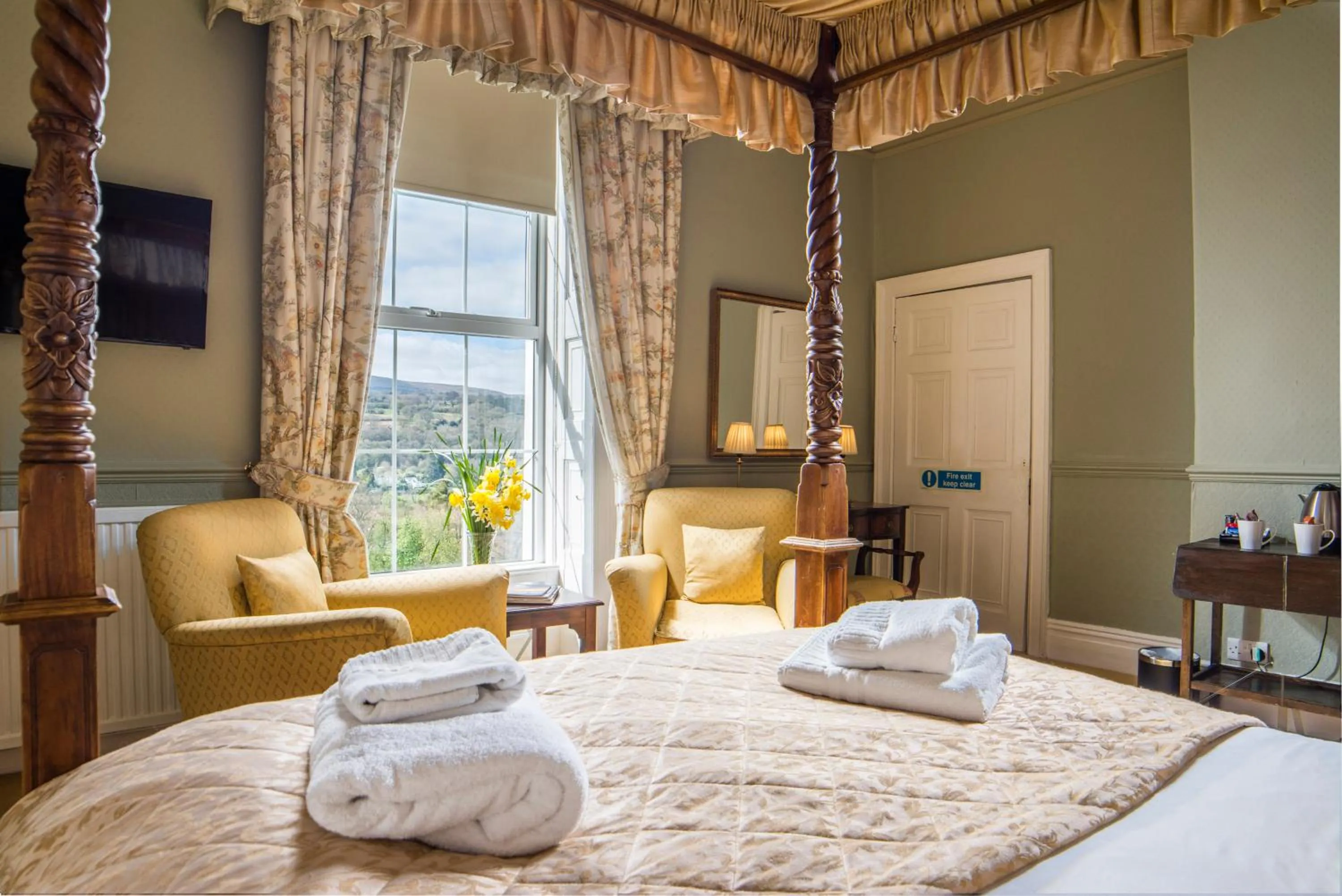 Bed in The Manor Hotel