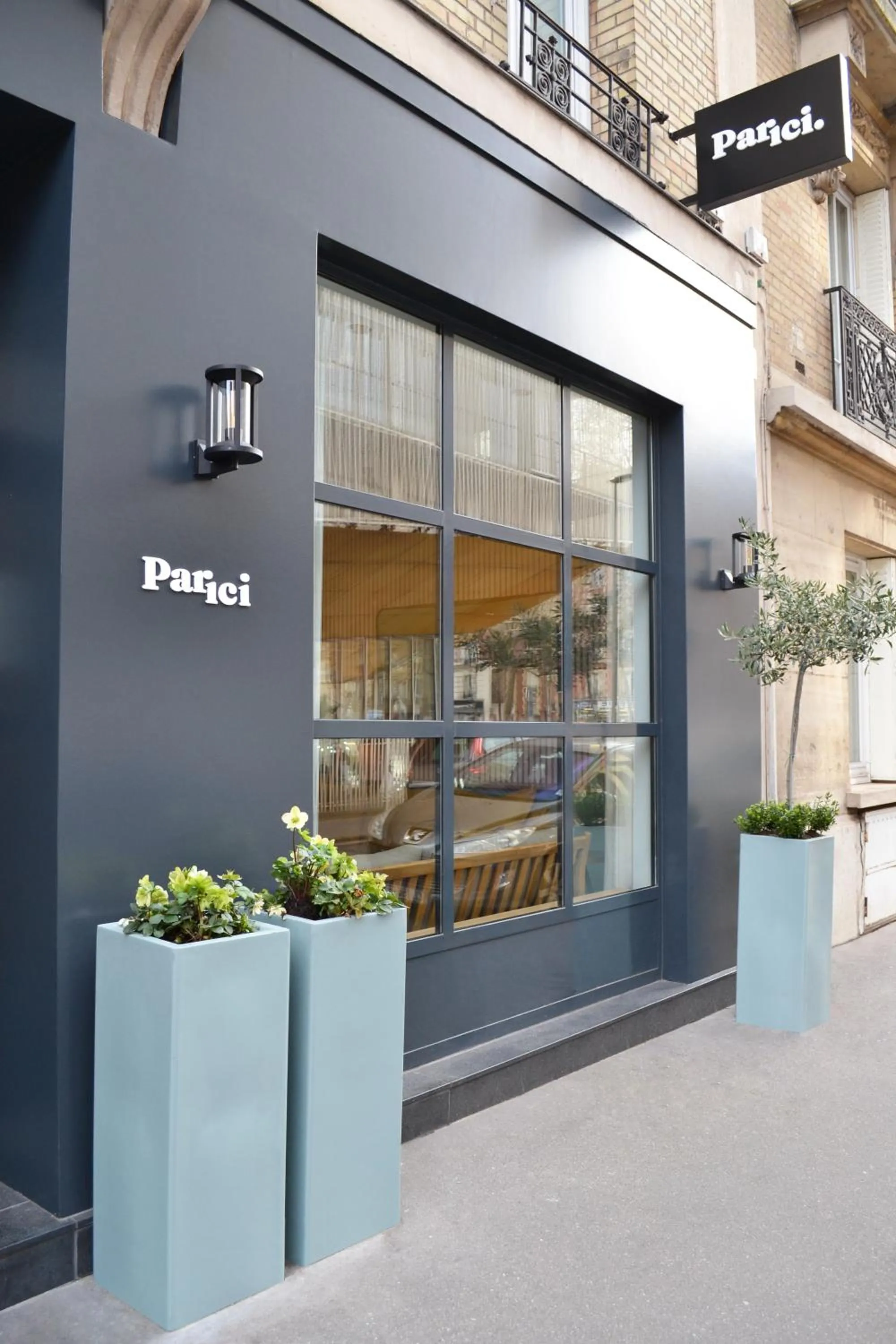 Property building in Parici Hôtel Boulogne Billancourt