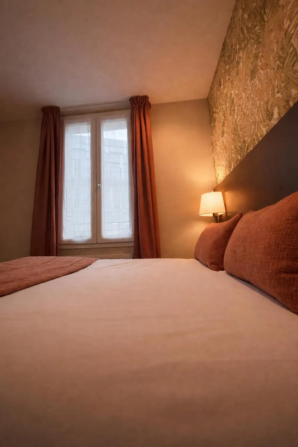 Bedroom, Bed in Parici Hôtel Boulogne Billancourt