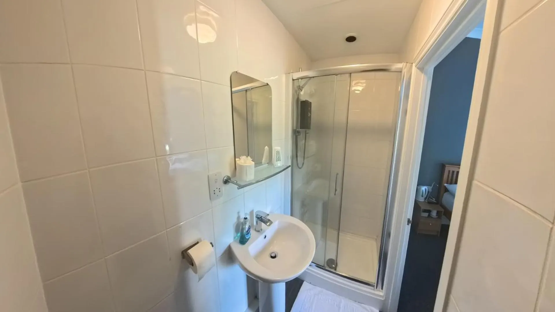 Shower in The Riverside