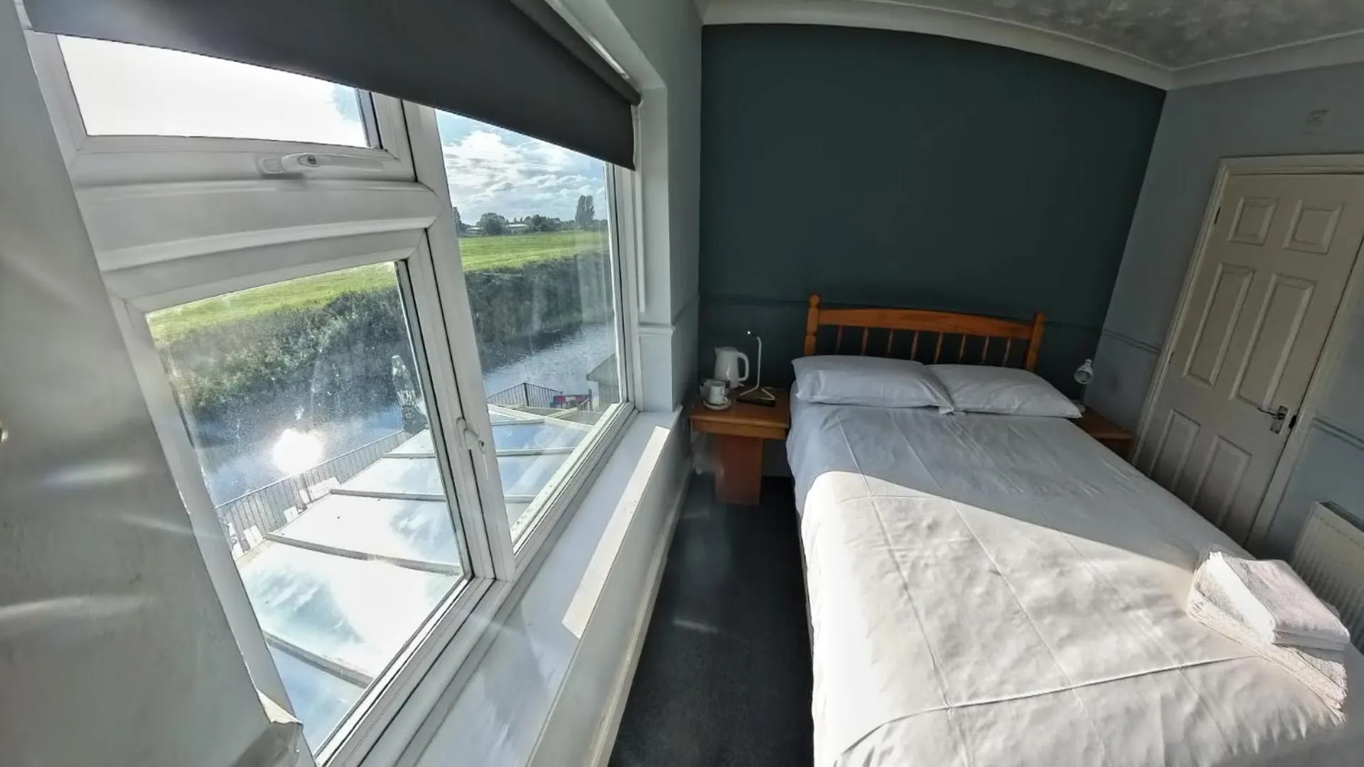 River view, Bed in The Riverside