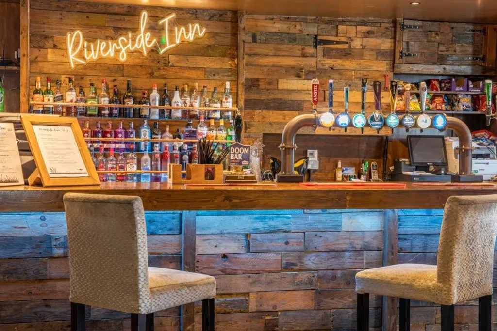 Lounge or bar in The Riverside