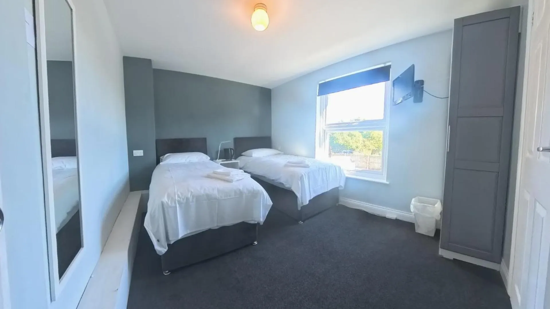 Photo of the whole room, Bed in The Riverside