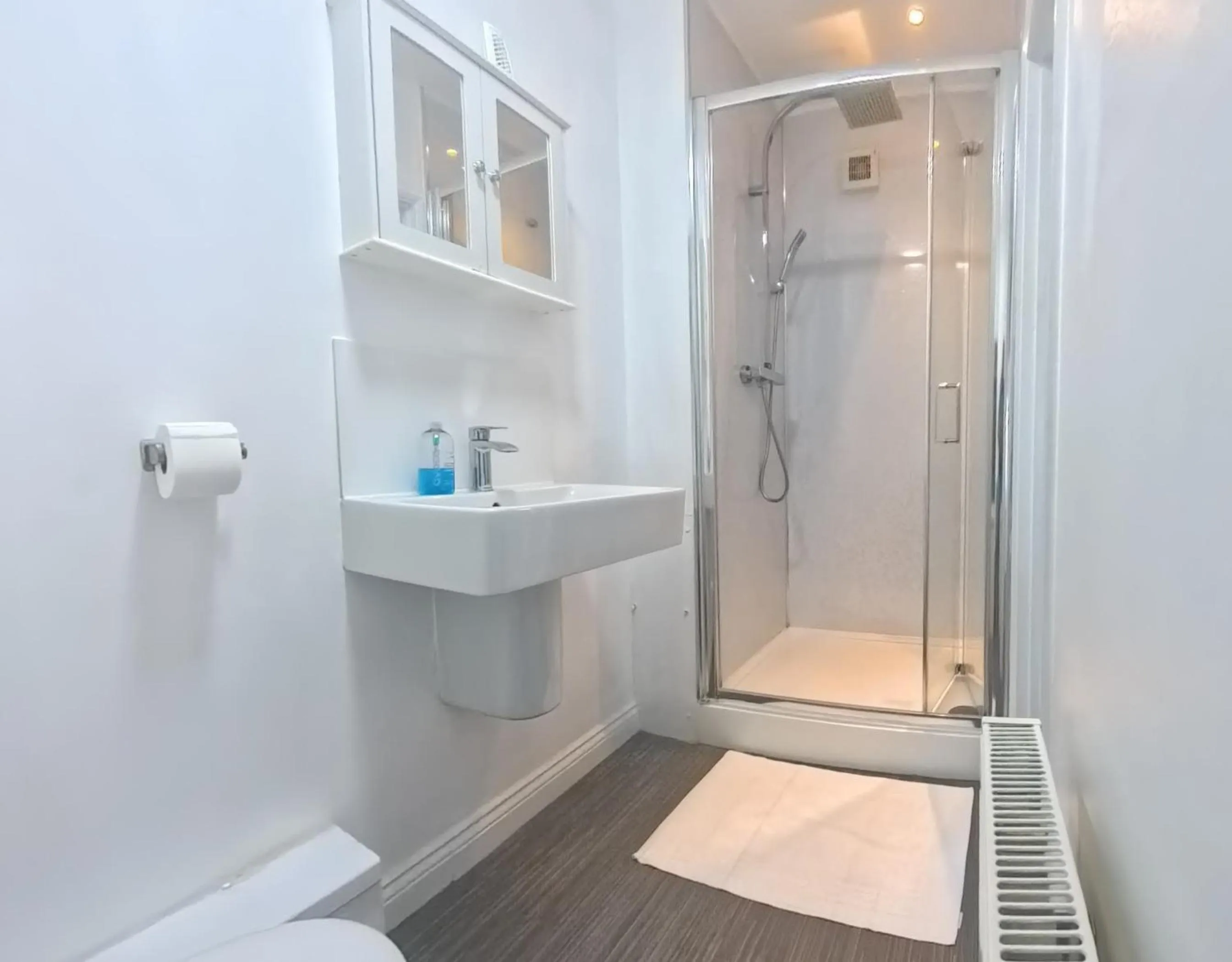 Shower in The Riverside