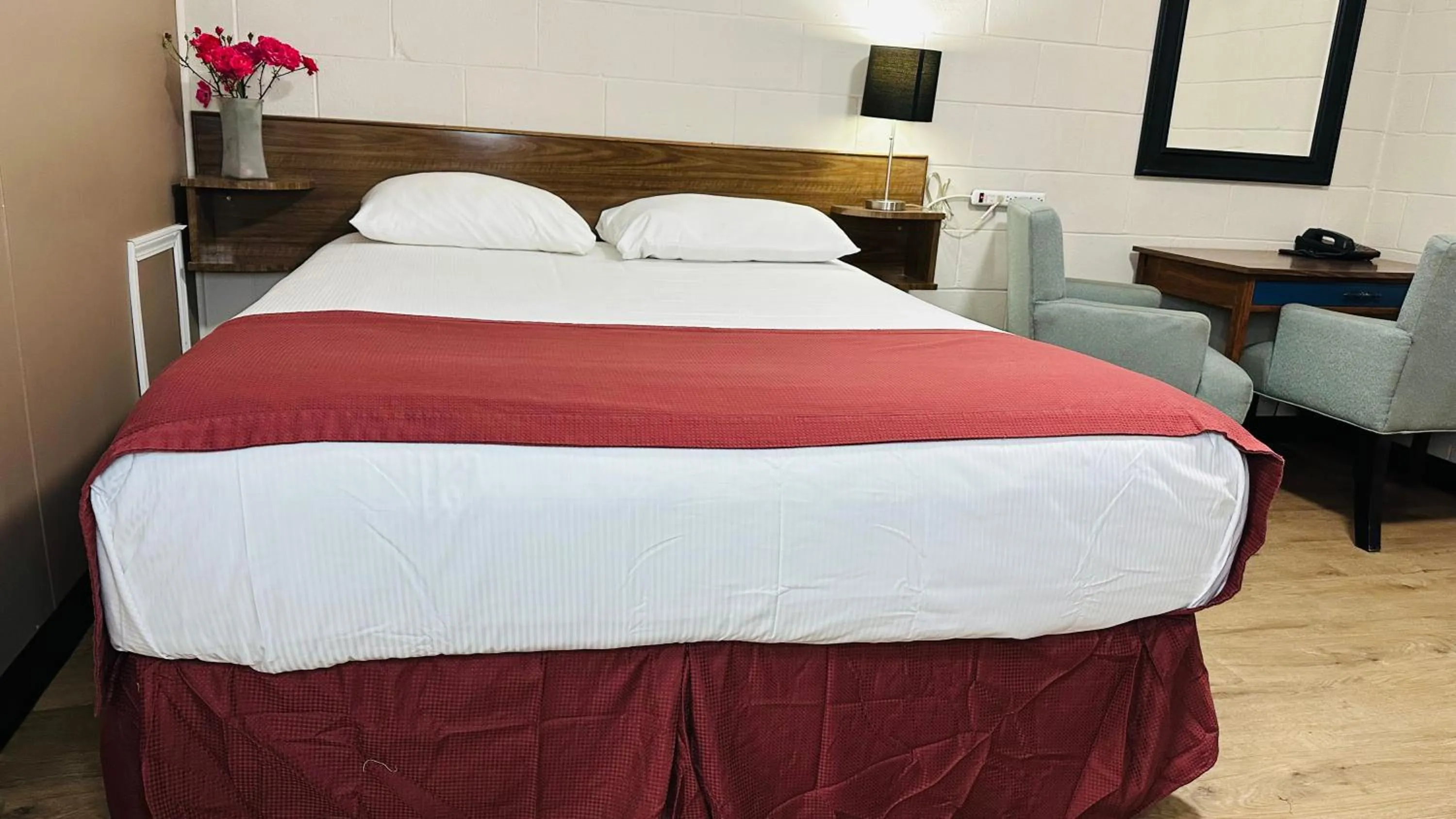 Bed in Travellers Motel