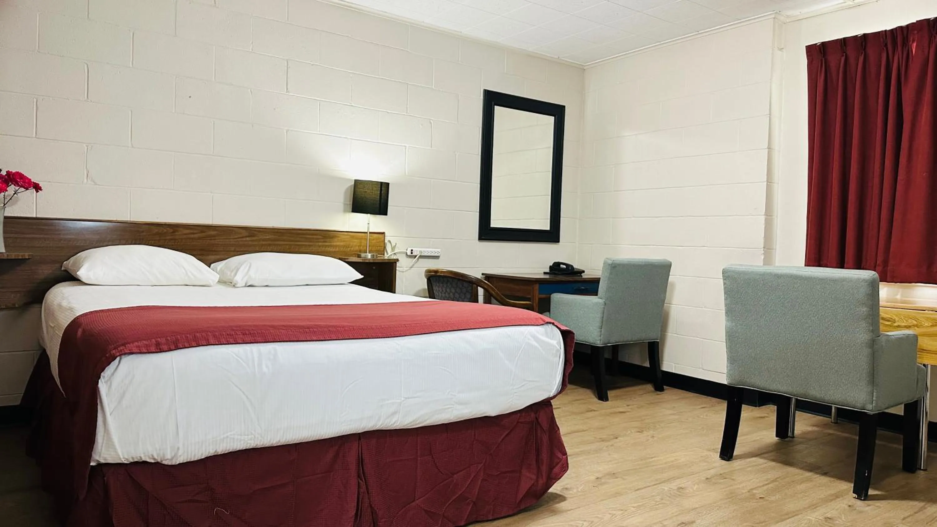 Bed in Travellers Motel