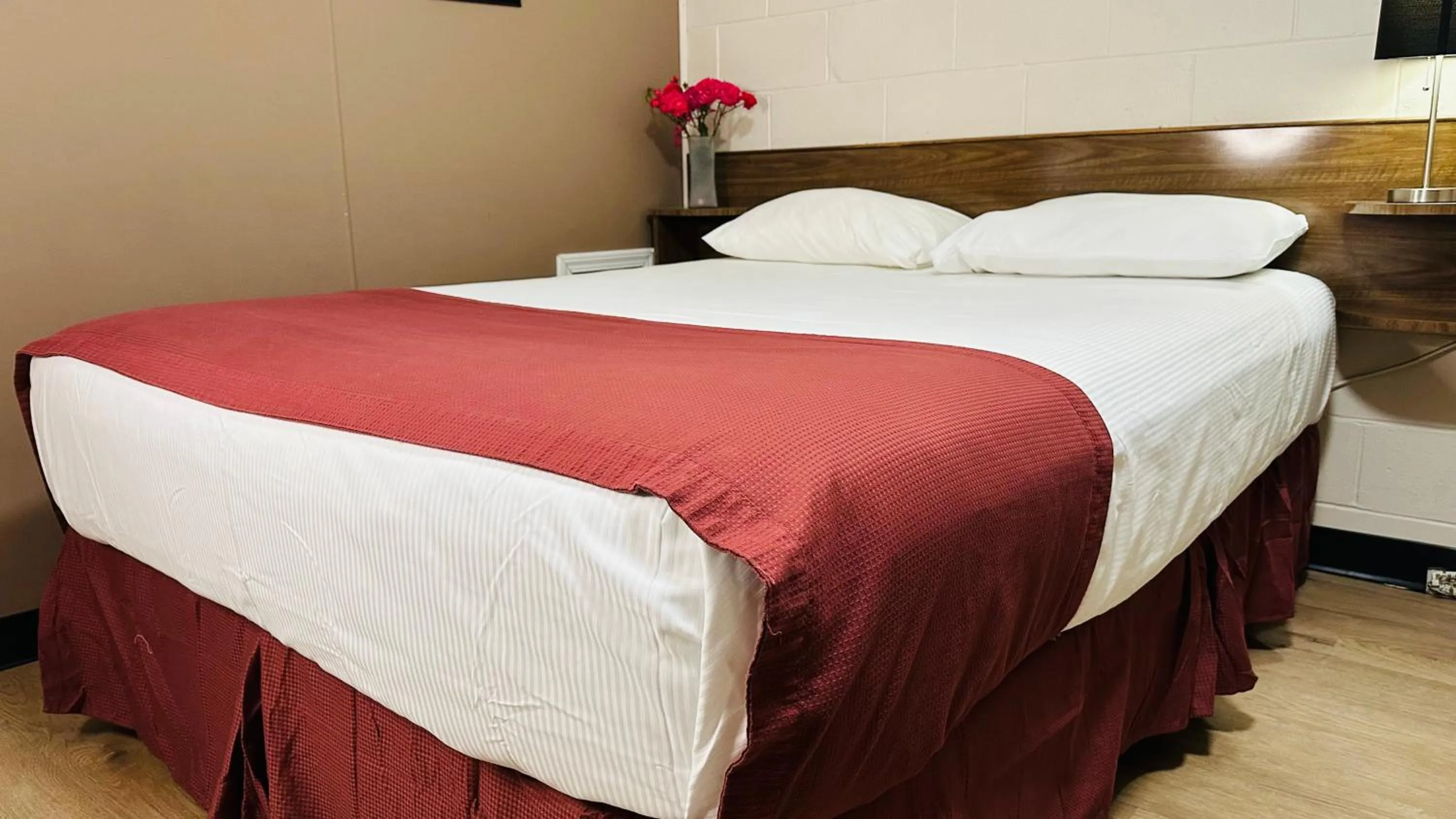 Bed in Travellers Motel