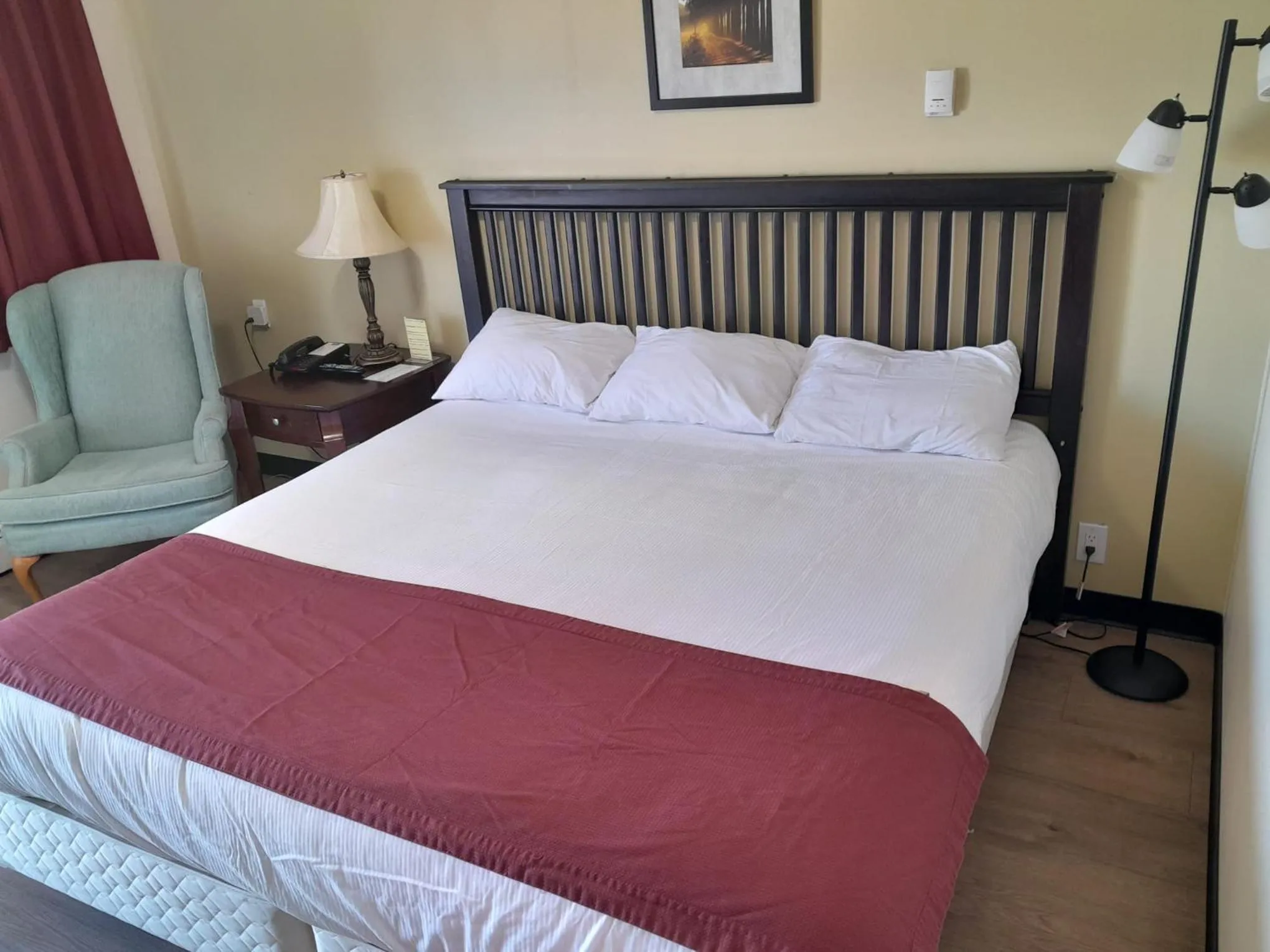 Bed in Travellers Motel