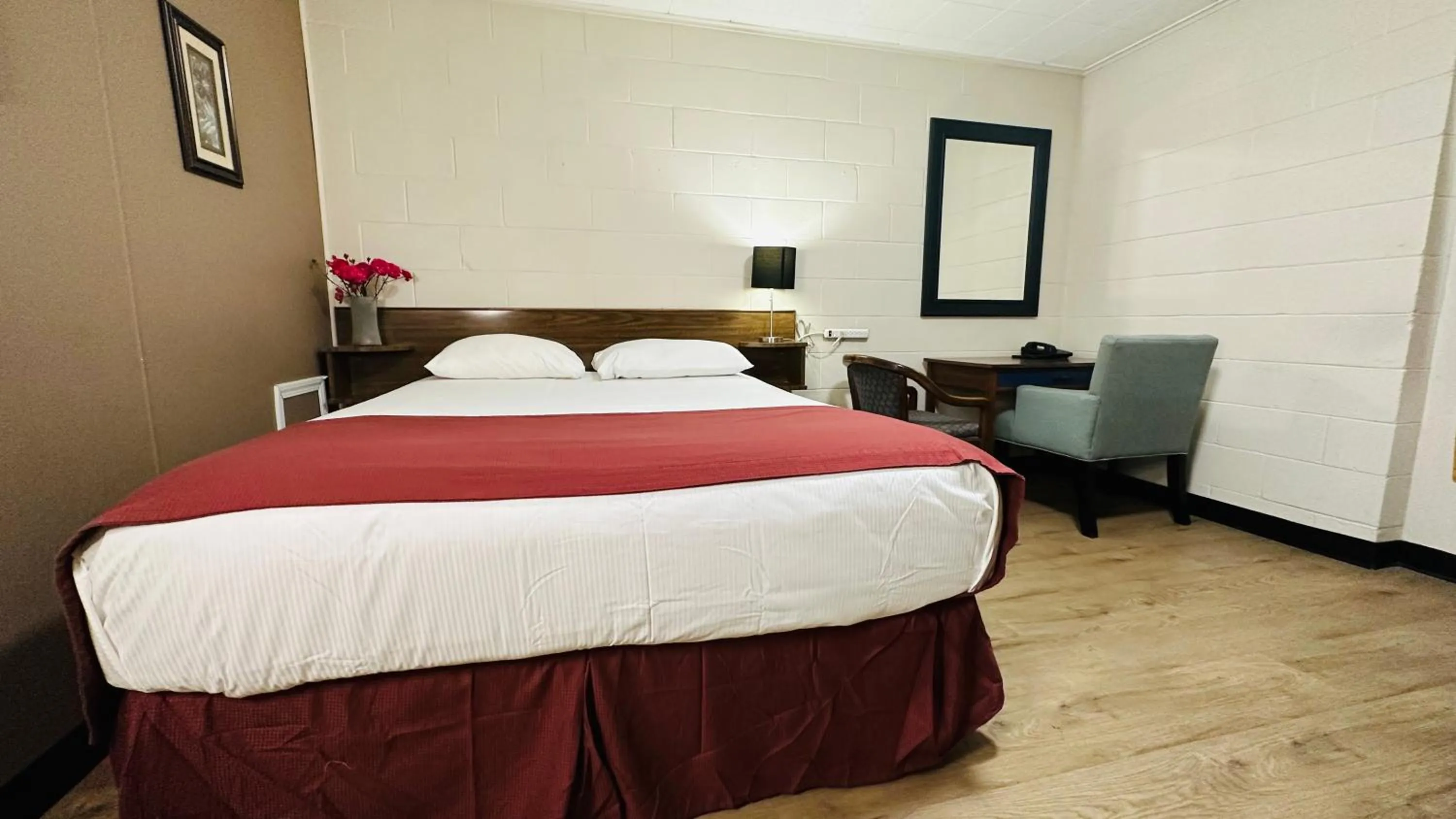 Bed in Travellers Motel