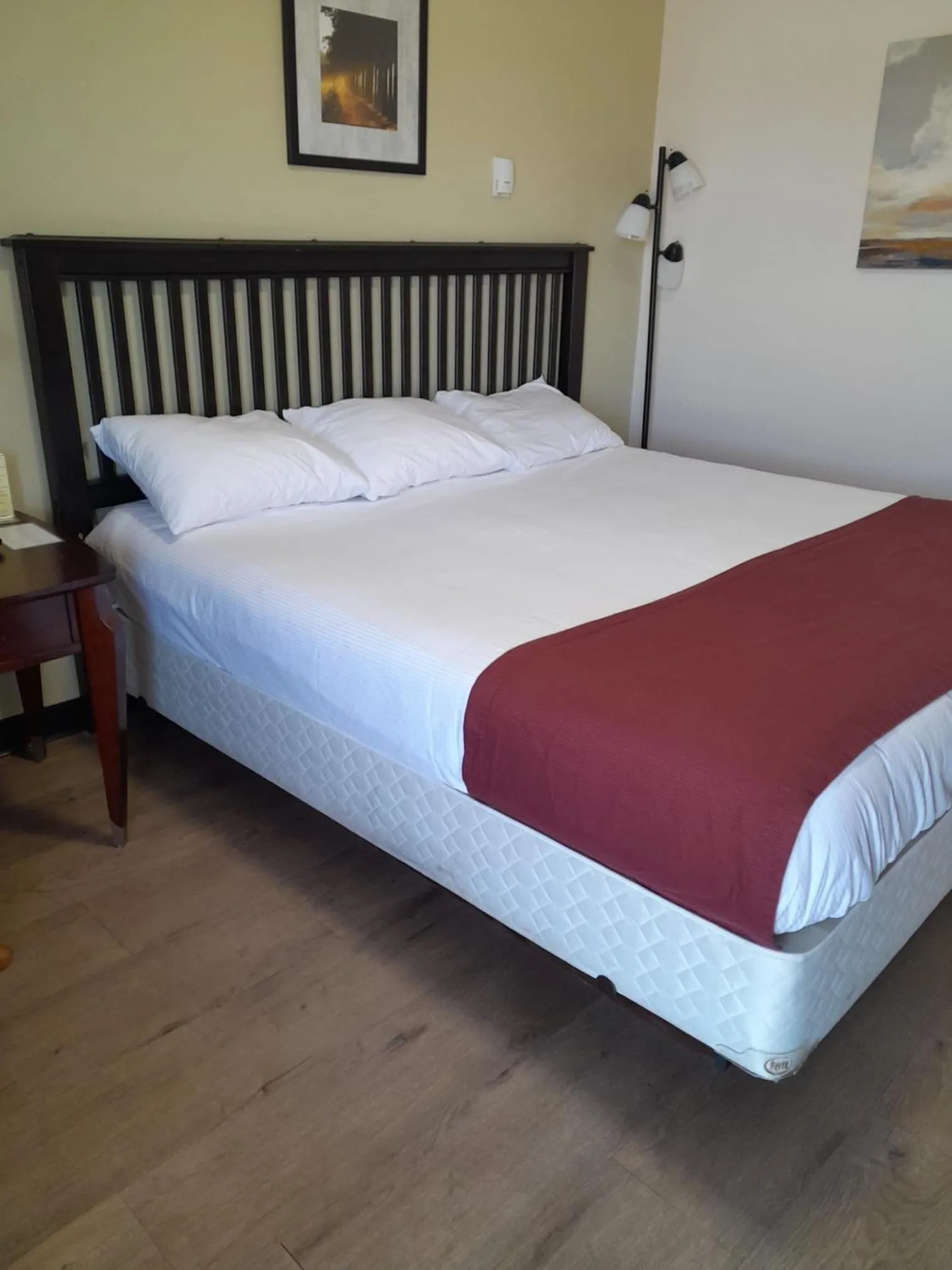 Bed in Travellers Motel