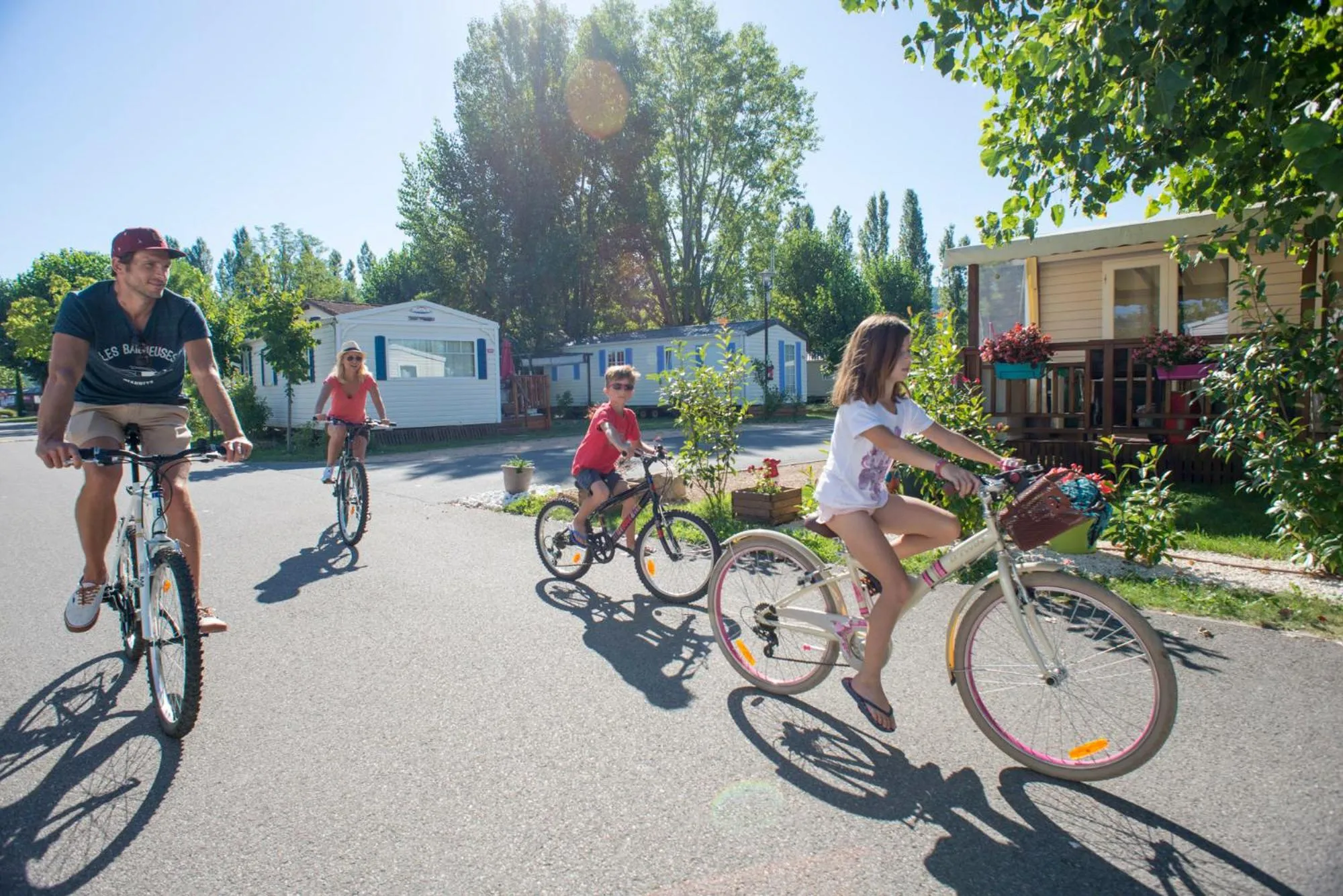 People in Camping Officiel Siblu Les Rives de Condrieu