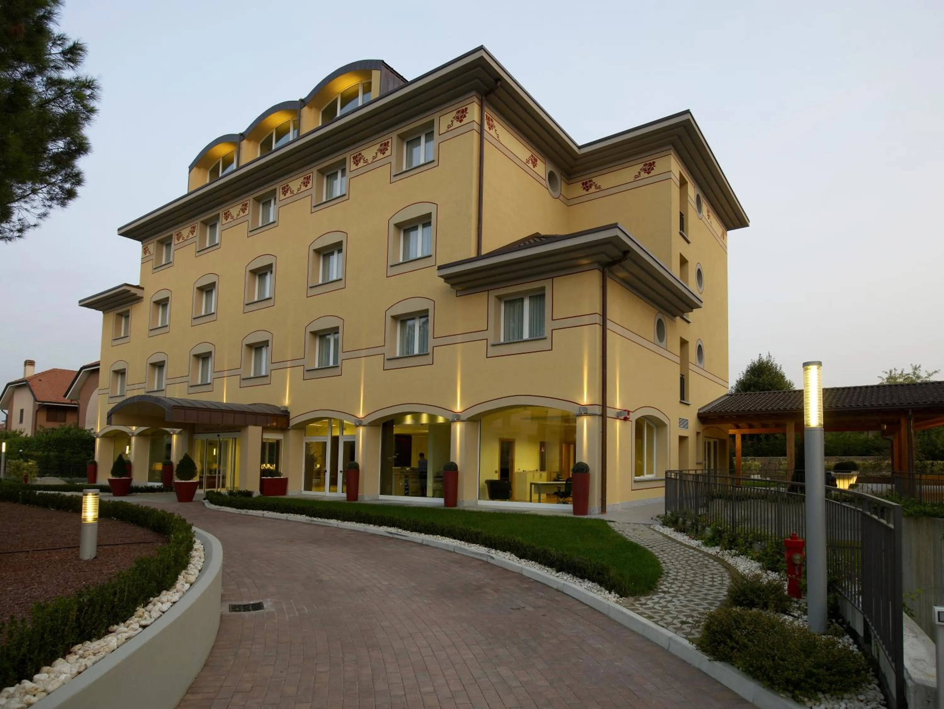 Facade/entrance in Virginia Palace Hotel