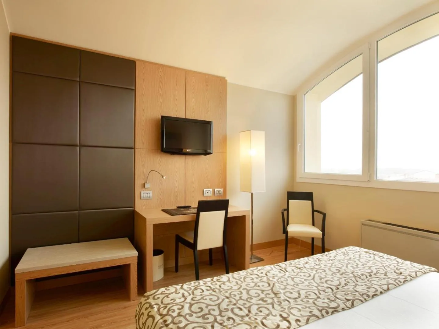 Bed in Virginia Palace Hotel