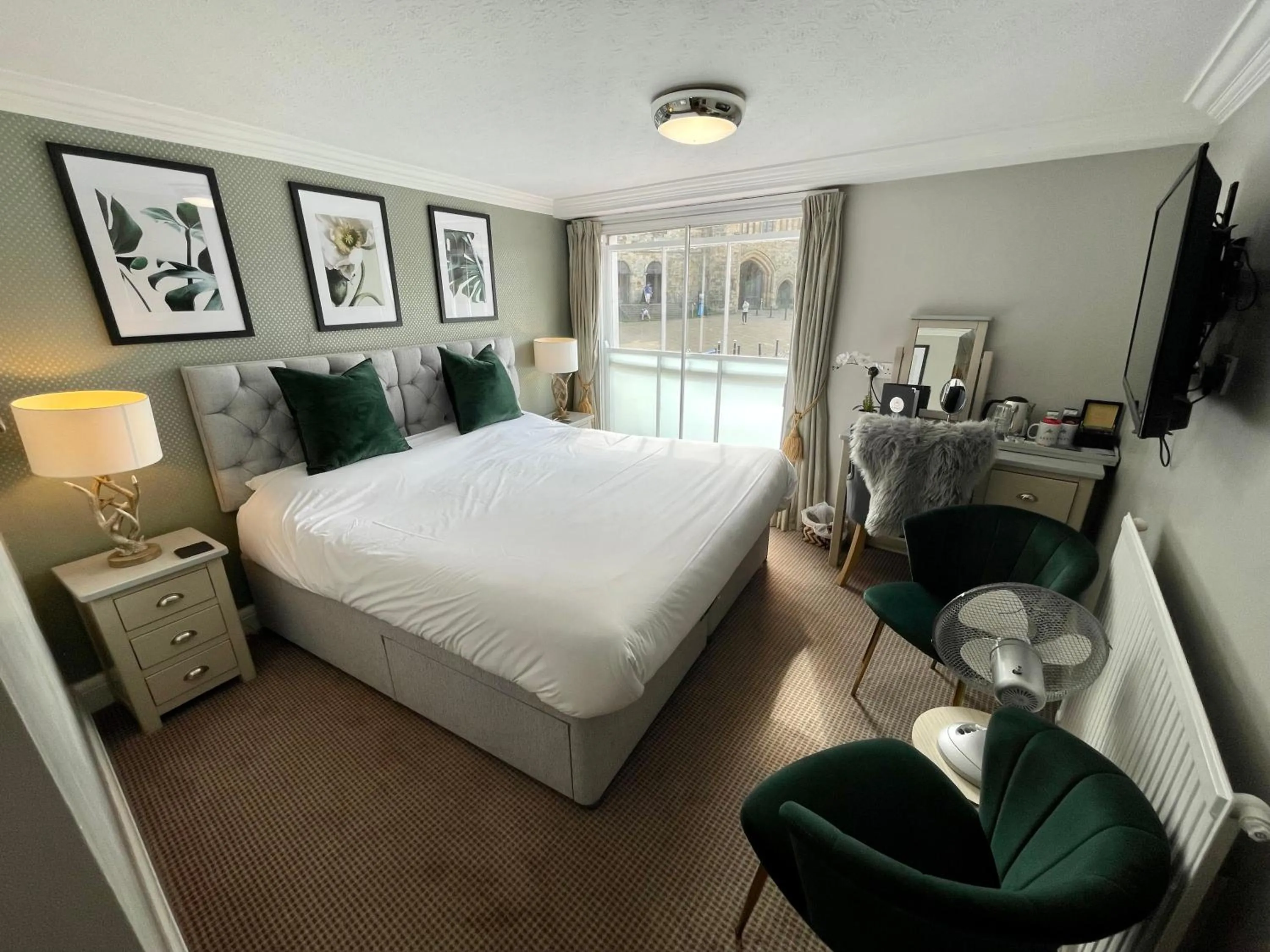 Bed in The Abbey Hotel