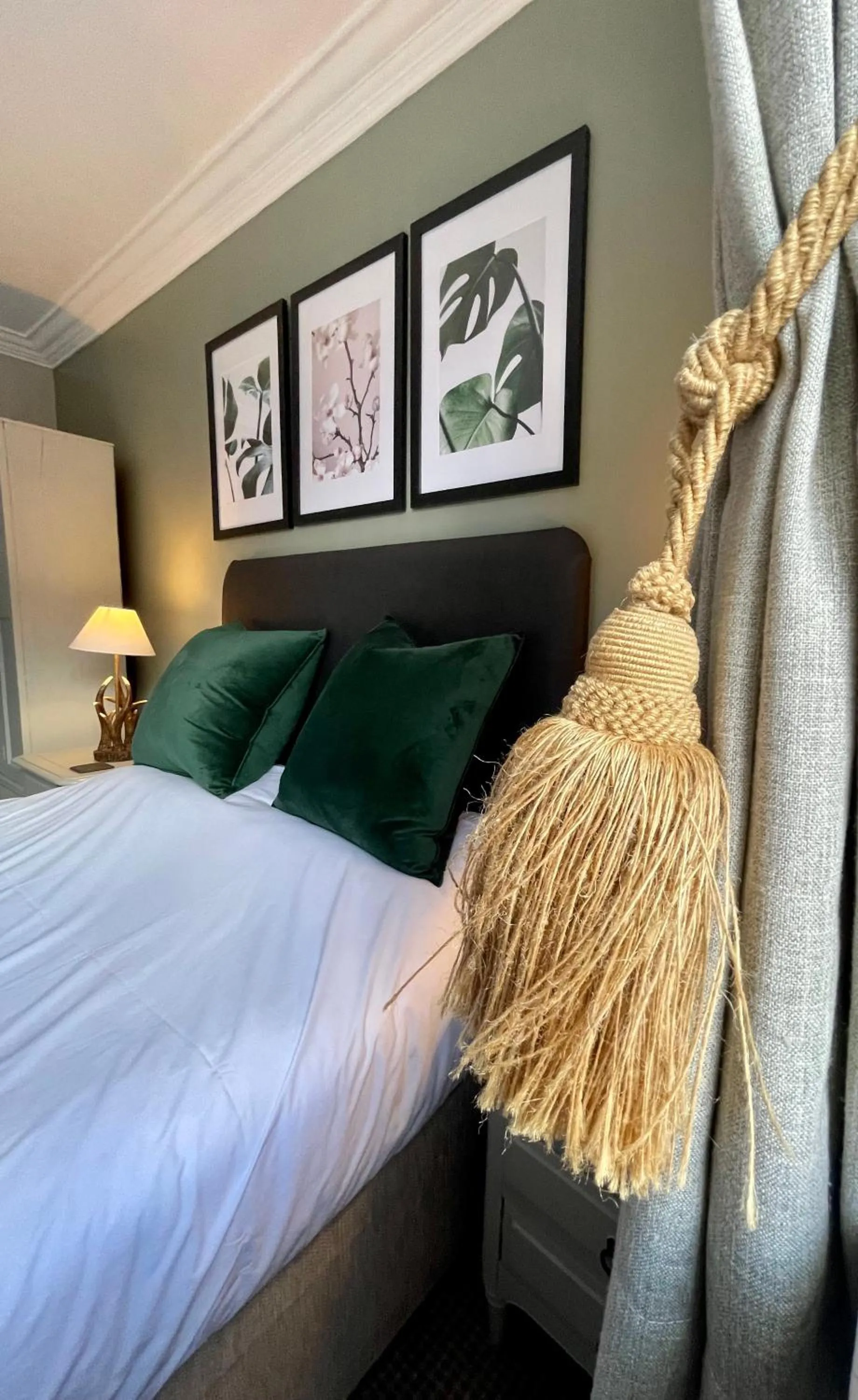 Bed in The Abbey Hotel