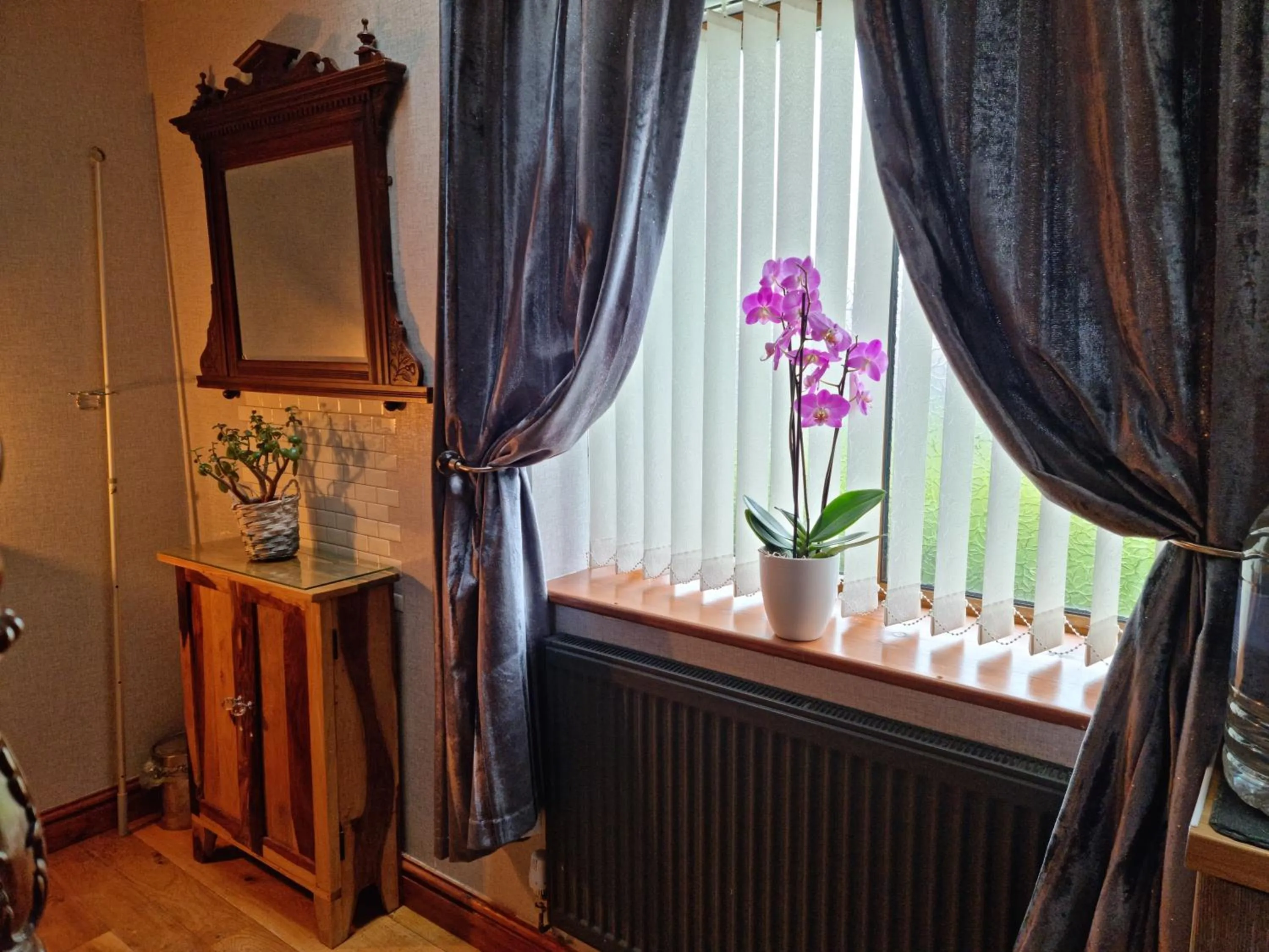 Bedroom in Castle Lodge - Brecon Beacons Accommodation