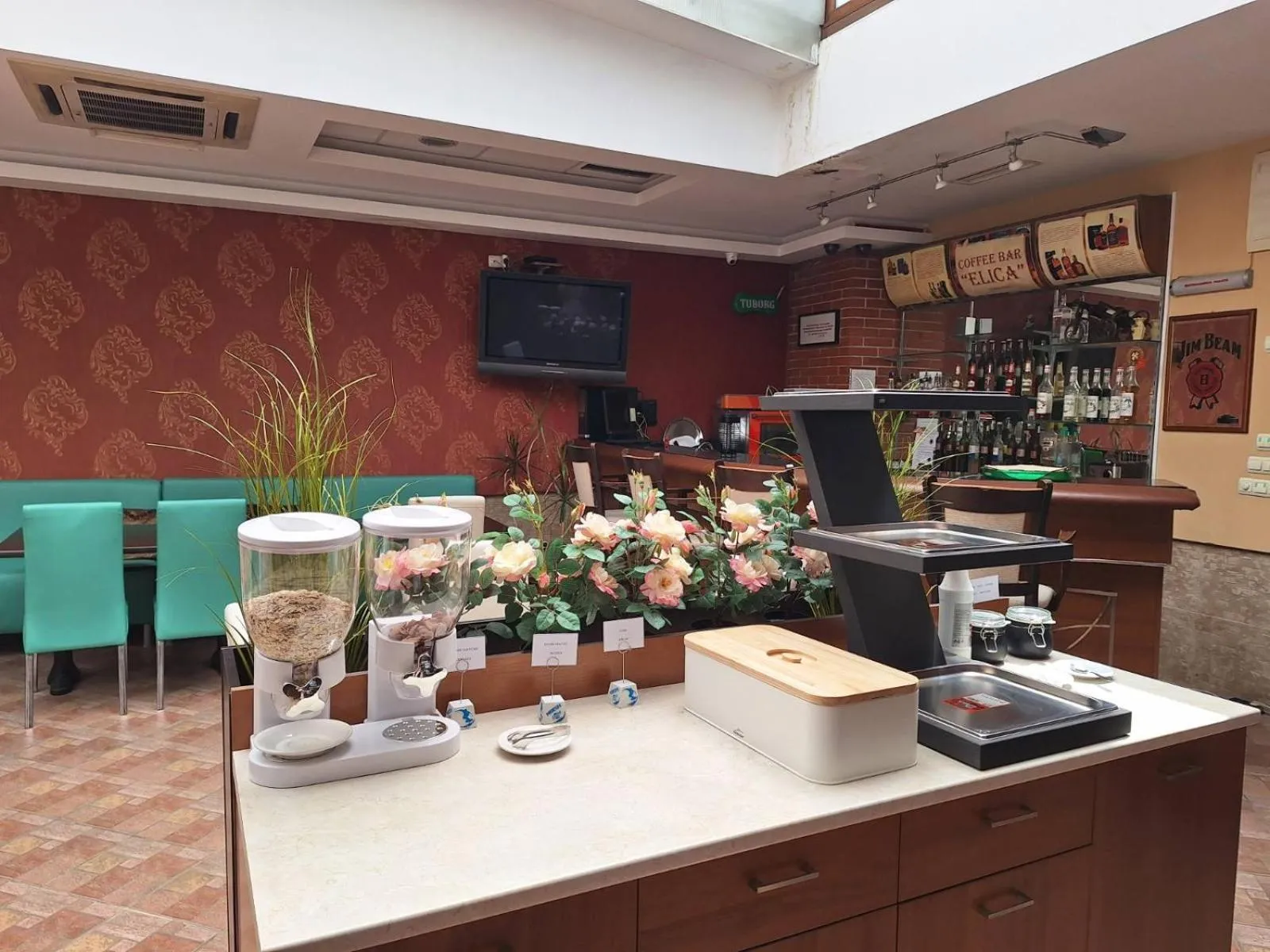 Restaurant/places to eat in Hotel Elica