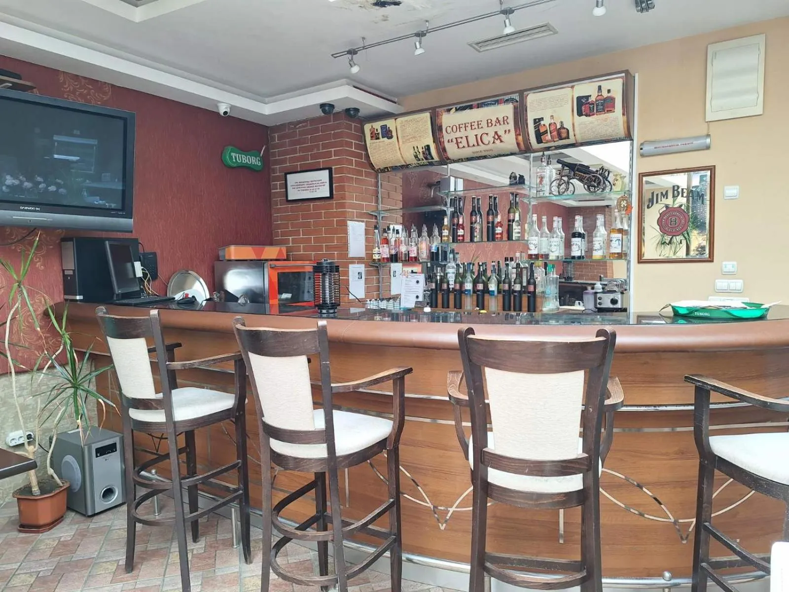 Restaurant/places to eat in Hotel Elica