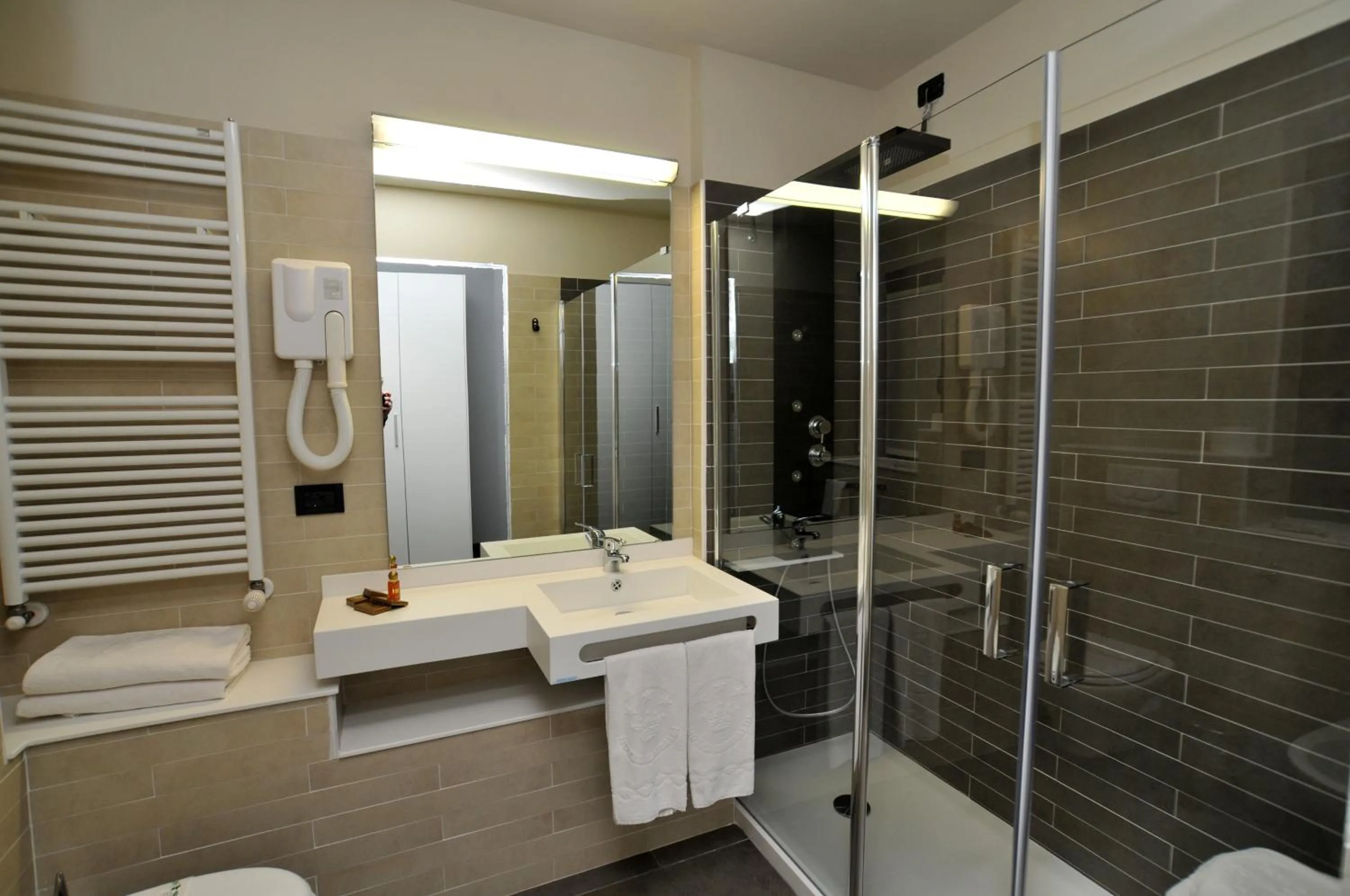 Shower in Hotel Garibaldi