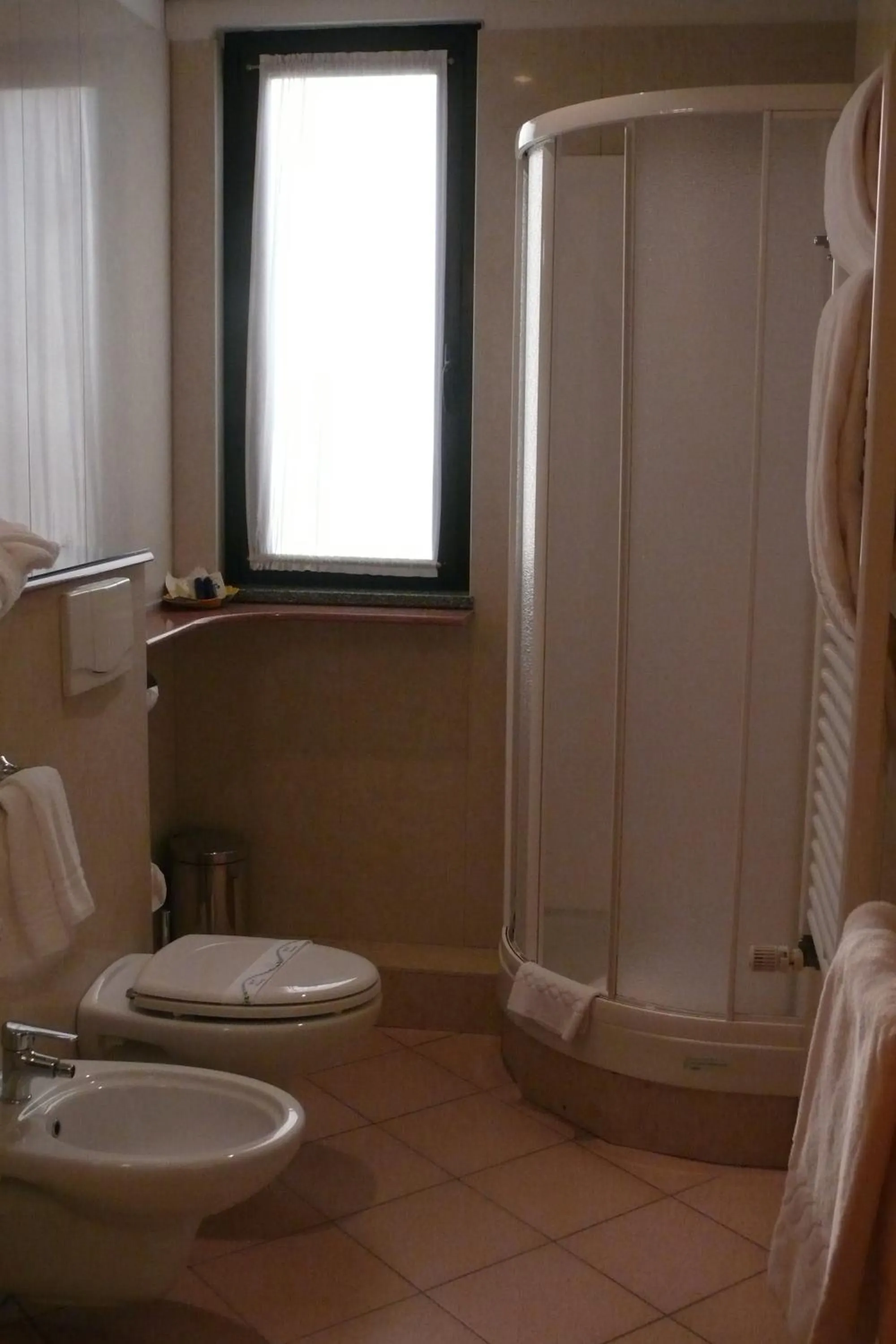 Shower in Hotel Garibaldi