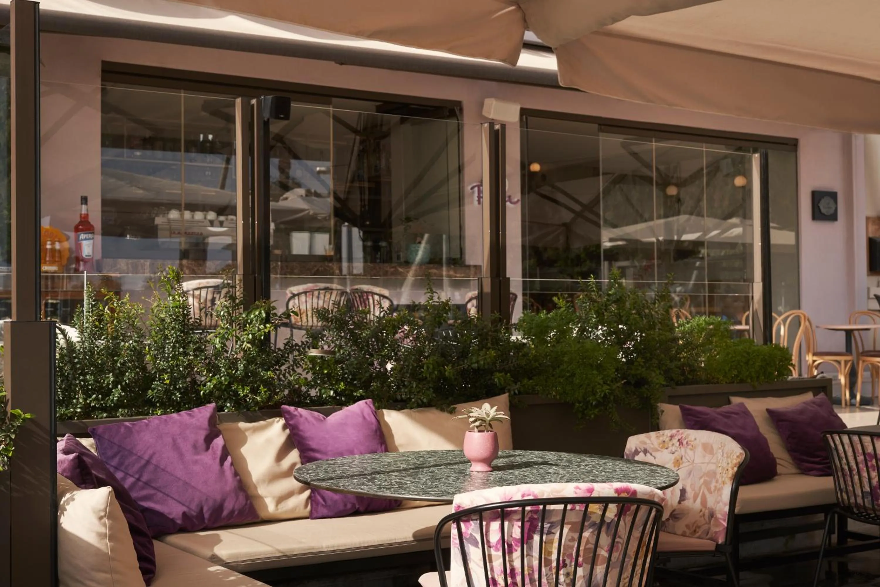 Restaurant/places to eat in Legacy Gastro Suites