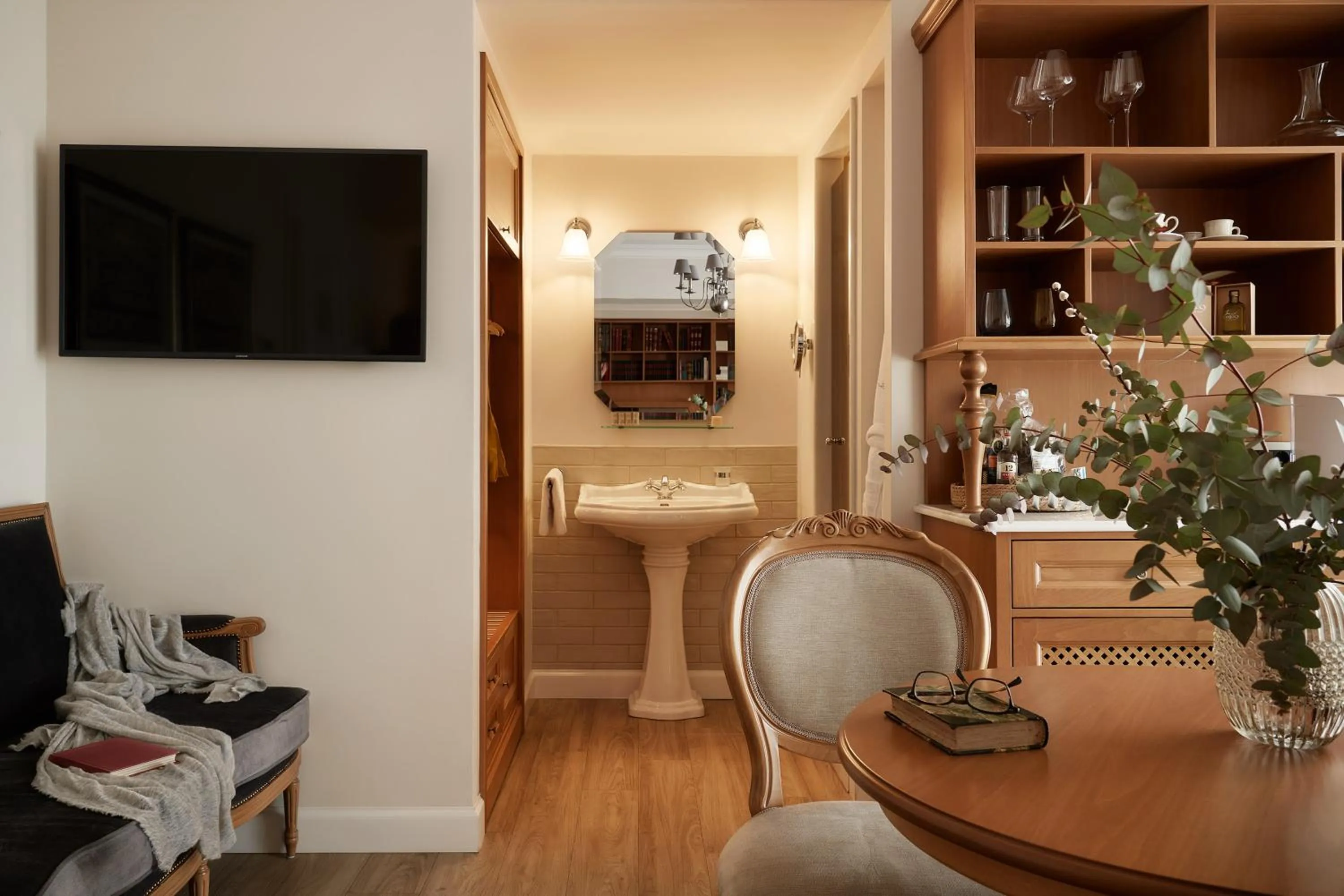 Living room in Legacy Gastro Suites